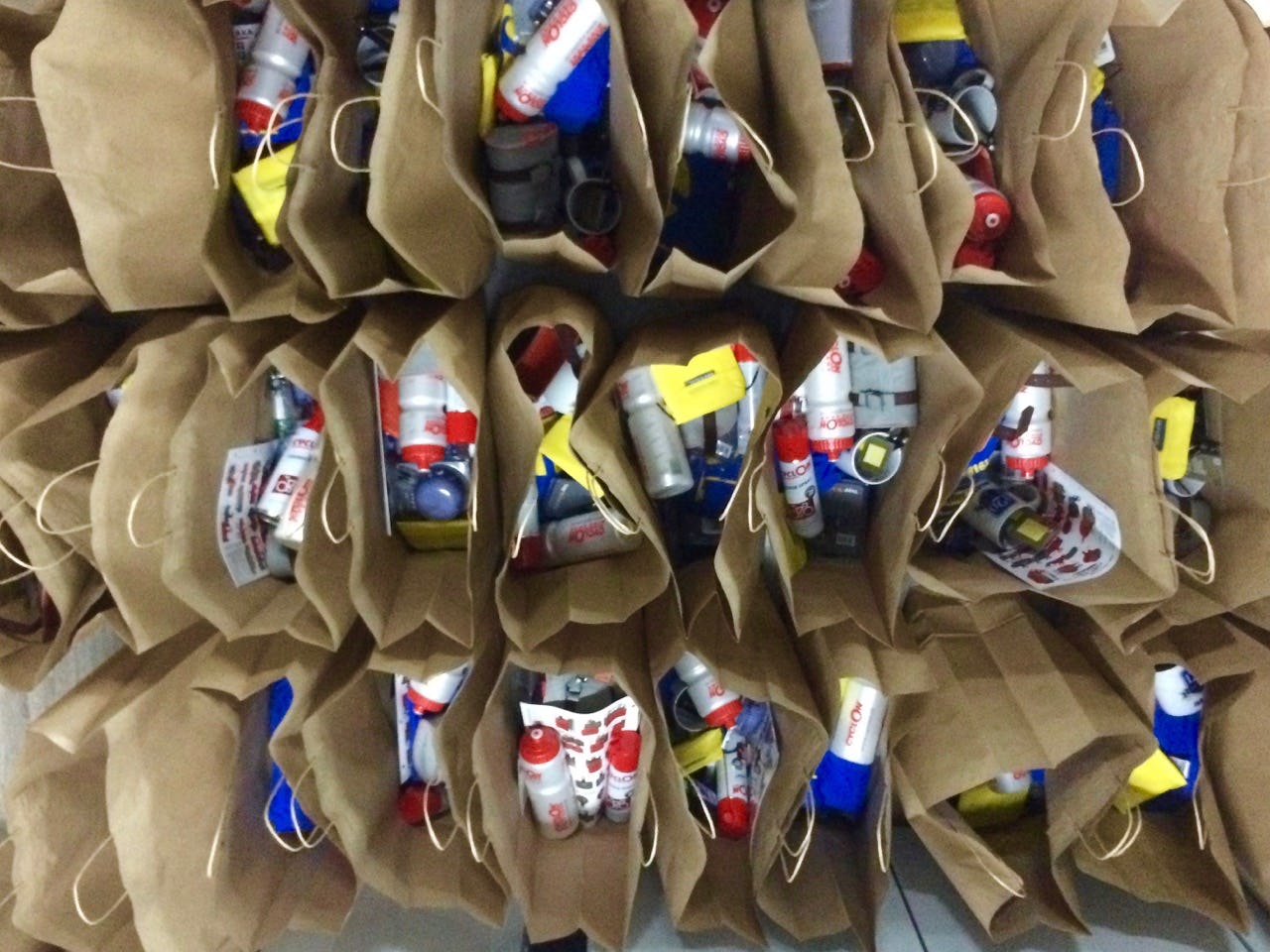 e inhoud van de tas vertegenwoordigt een marktwaarde van € 187,- en bevat producten van Basil, Busch & Müller, Yepp, New Looxs, Cyclon, AXA, Spanninga, Humpert en Kool-Stop. Foto: Hartje