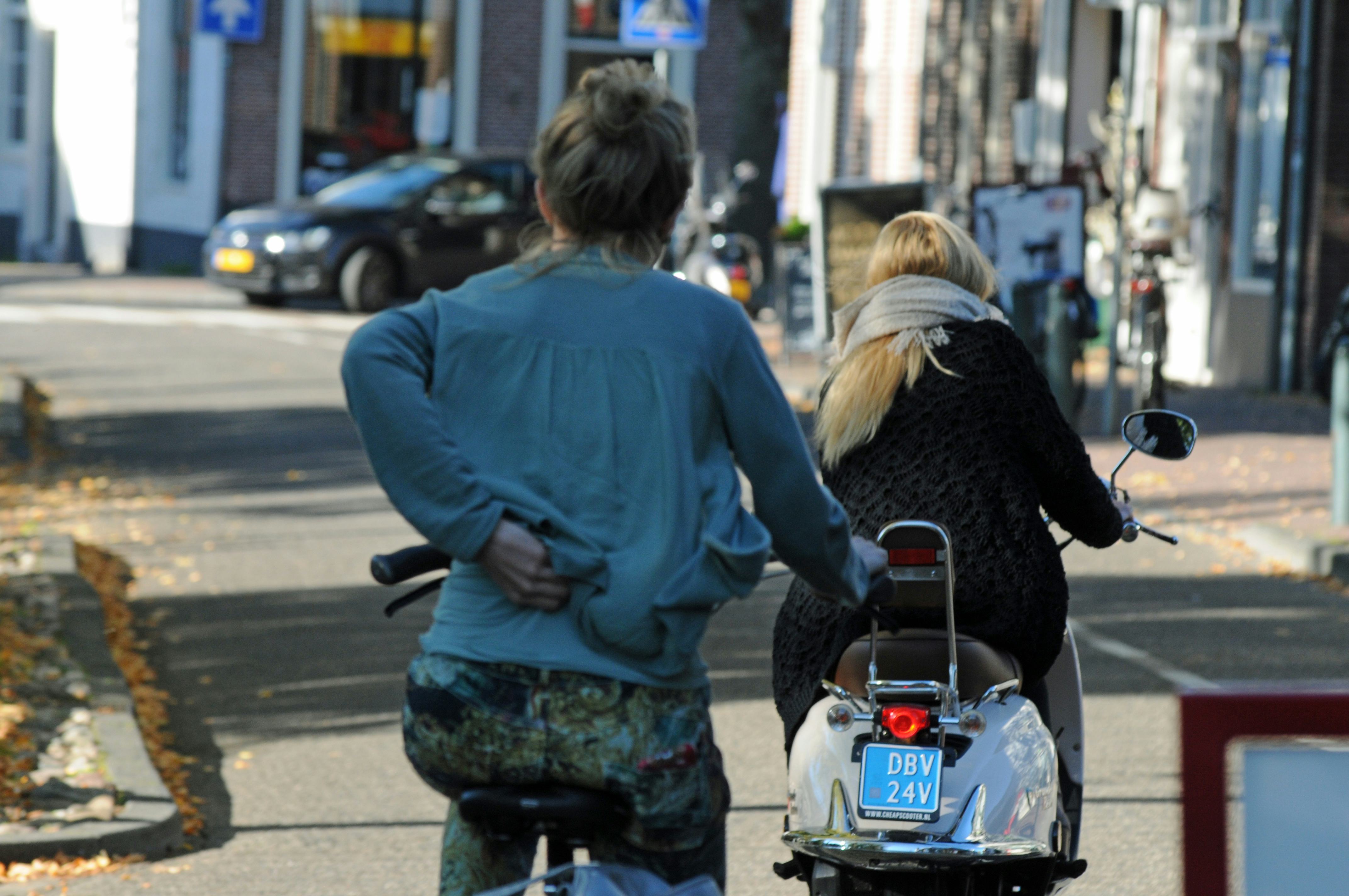 Snorfietsen kregen er in okrober een paar procent bij. Foto RvGP