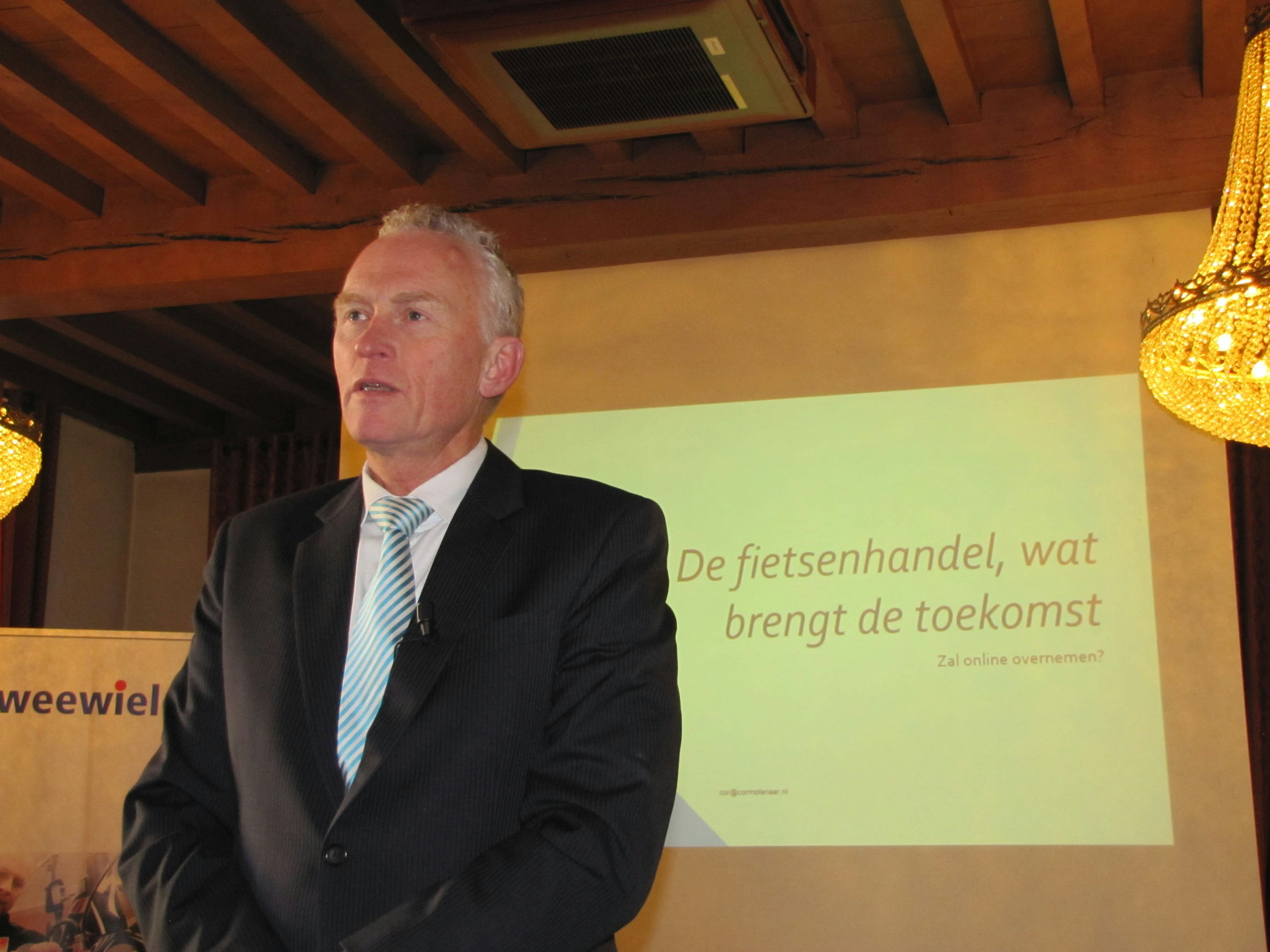 Cor Molenaar waarschuwt: 'Als je denkt, bij mij gaat het goed, ik hoef niet te veranderen. Kijk dan eens naar je kinderen.' Foto redactie Tweewieler