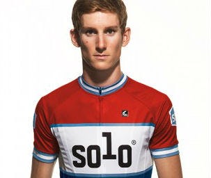 Solo is opgericht in 2005 vanuit de wens om verandering te brengen in de wielerkleding van nu en de liefde voor retro wielerkleding uit de jaren 50 – 70. Foto Solo