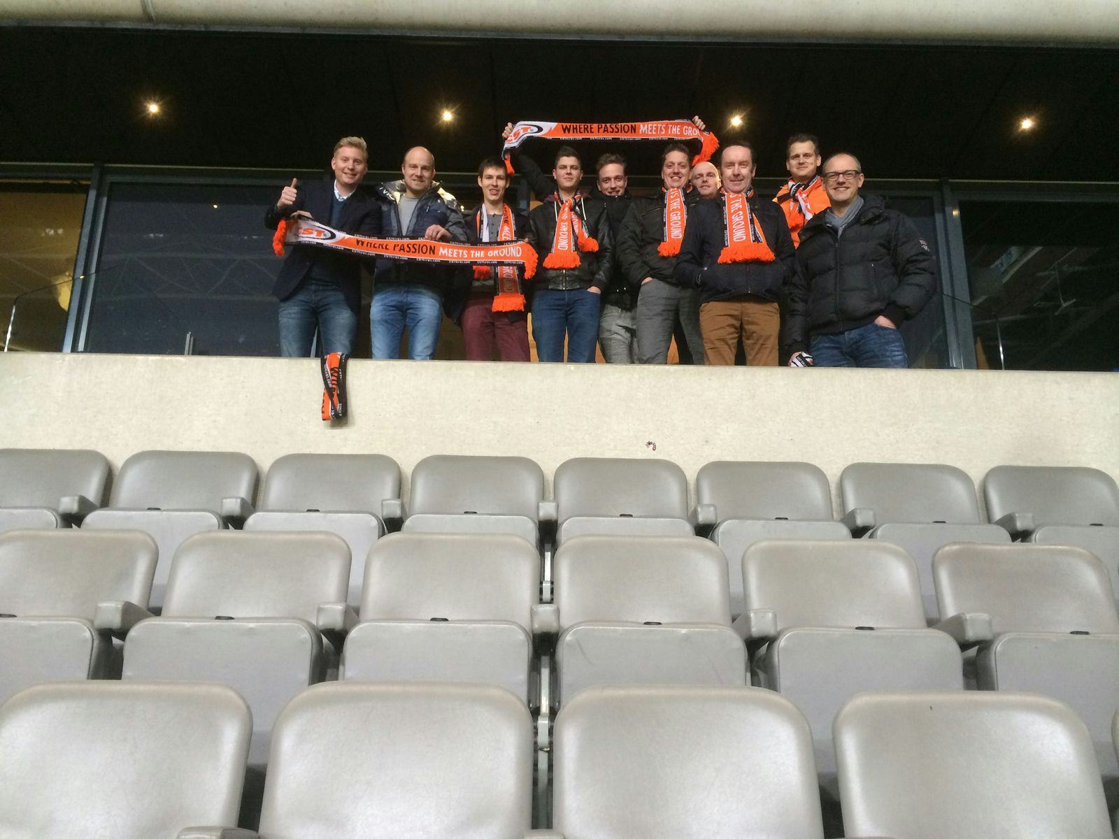 Op de foto Tim Dral van CST, Jan van Beek en Roeland Kassies van Kruitbosch en de winnende dealers Fietscity Landewé, Van Helden Tweewielers, Banierhuis en Jansen Tweewielers.