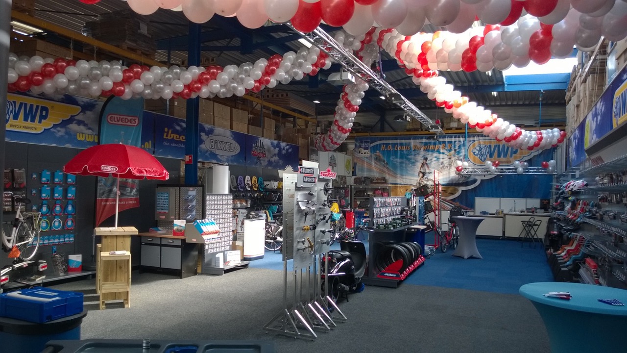 Behalve alle informatie over nieuwe producten voor het snel naderende fietsseizoen 2016 heeft Louis Verwimp BV ieder jaar aantrekkelijke beursaanbiedingen. Foto Louis Verwimp