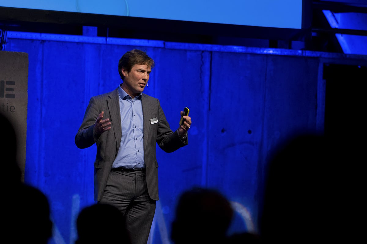 Maarten de Vos, algemeen directeur Dynamo, lichtte het thema van de Sales Kick Off ‘It’s about Time’ toe. “Nederland dankt het grote fietsgebruik mede aan de goede infrastructuur en lokaal beschikbare goede service. Dat moet de leverancier ook willen blijven stimuleren." Foto Dynamo Retail Group