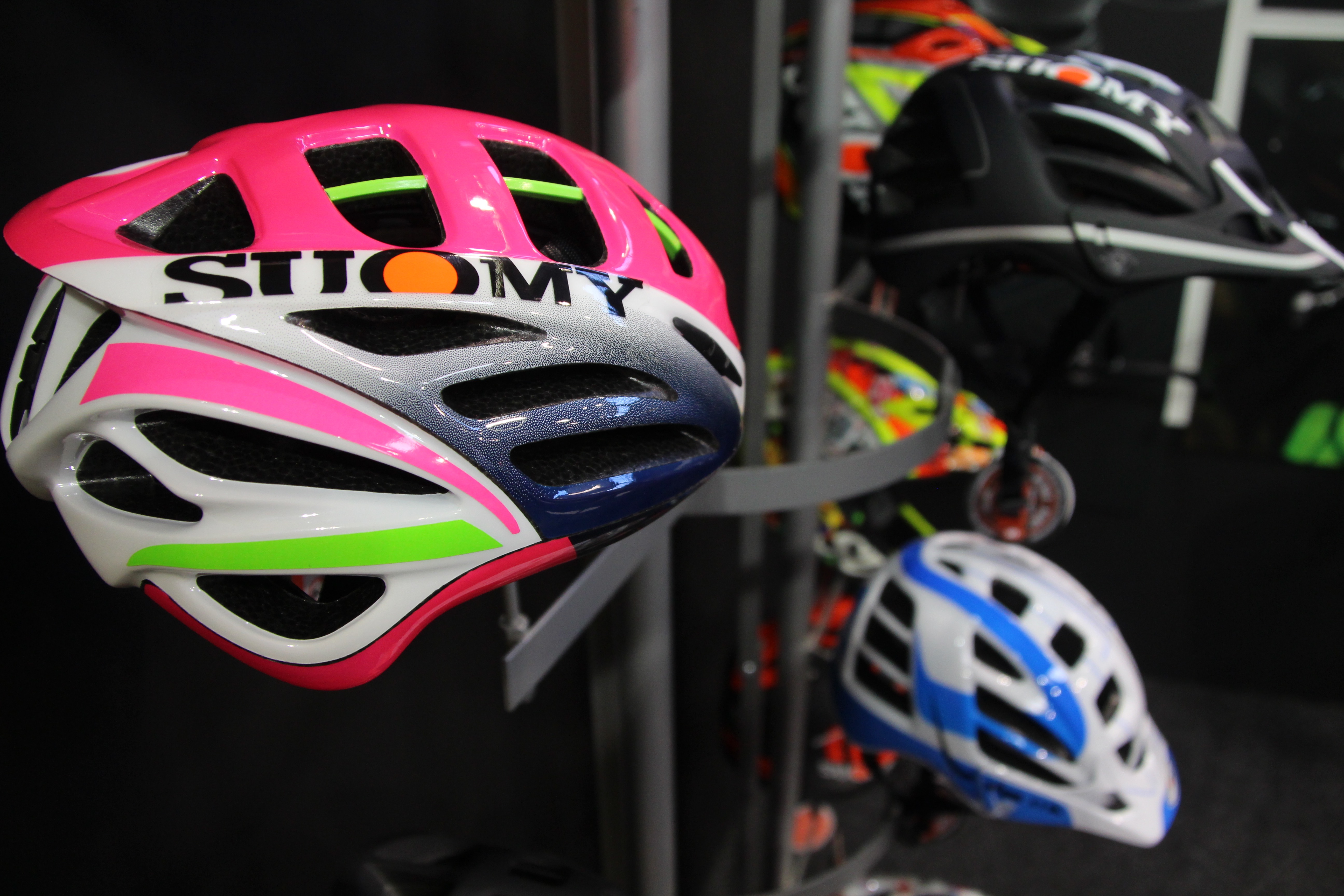 Suomy is in Italië een gerenommeerde merknaam als het om helmen gaat.  Foto Louis Verwimp