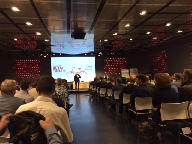 In dit bericht een link naar een korte enquête om het Tweewieler Retail Trends congres in 2017 nog beter te laten aansluiten bij de behoefte van de tweewielerondernemer. Vul deze in en maak kans op het ‘Grote geldboek voor de kleine ondernemer’. Foto Jan-Willem Schouten