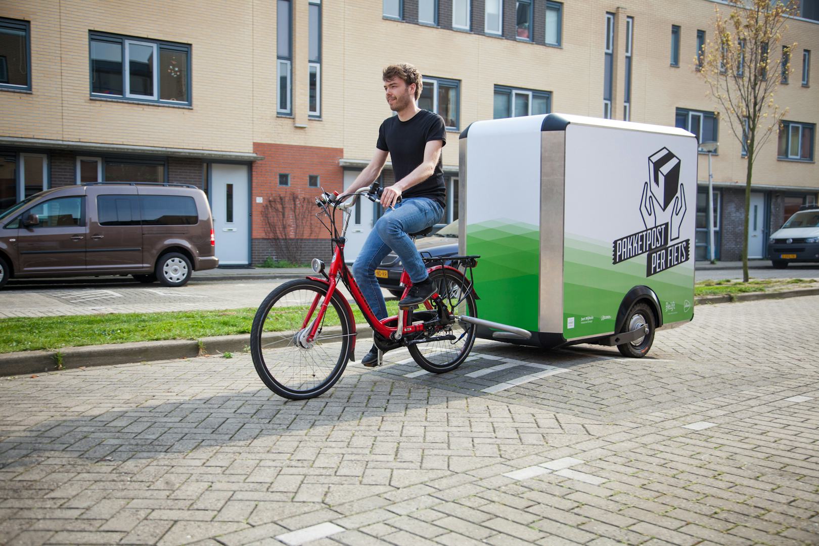 De Cargo Trailer die is ontworpen door Jort Nijhuis (Van der Veer Designers) is een mogelijke oplossing voor de logistieke bottleneck die de same day delivery belofte met zich mee brengt.  Foto Van der Veer Designers