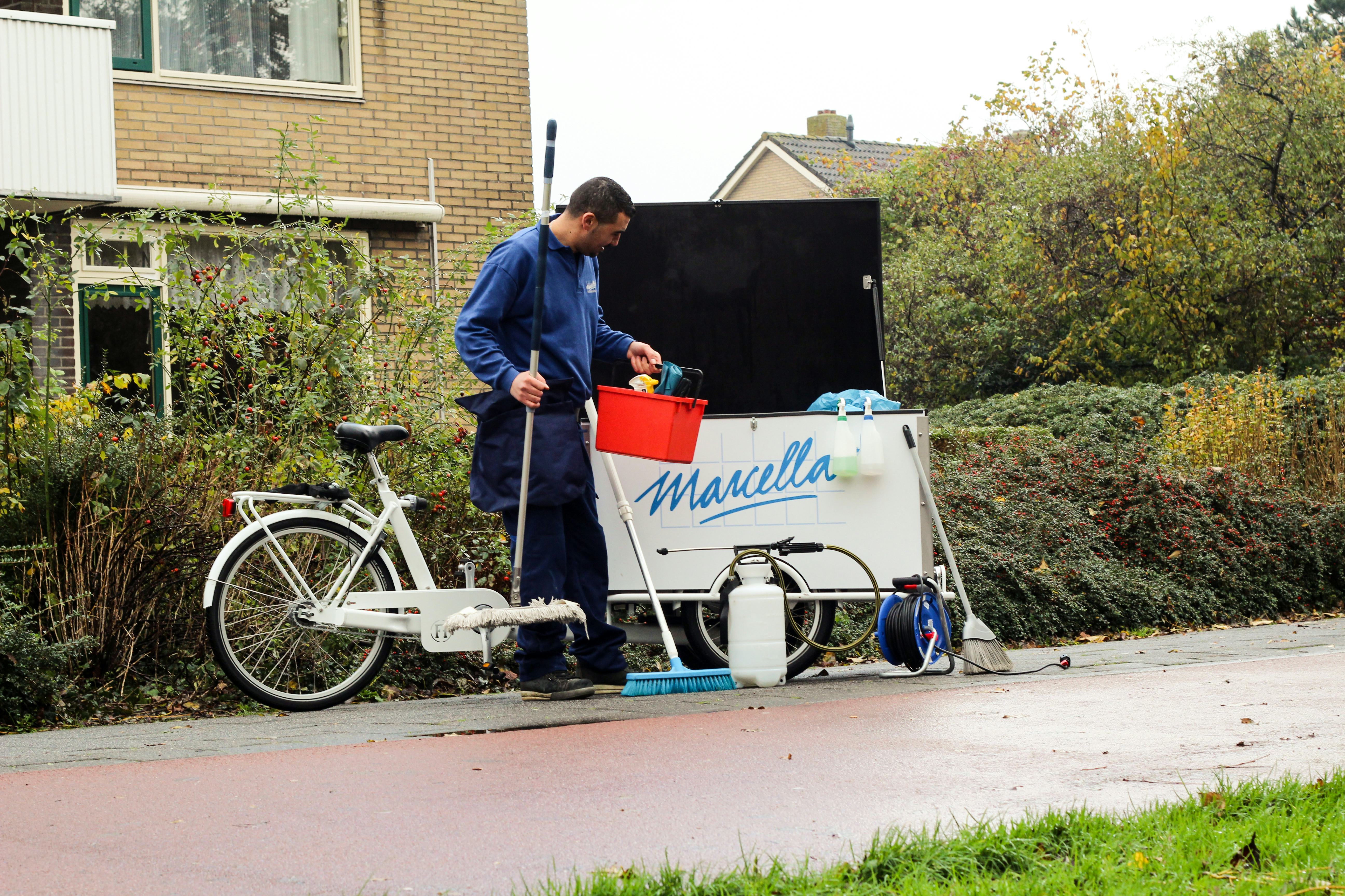 De bakfiets leent zich prima als bedrijfsvoertuig in binnenstedelijke gebieden voor catering en schoonmaakbedrijven. Foto De Fietsfabriek