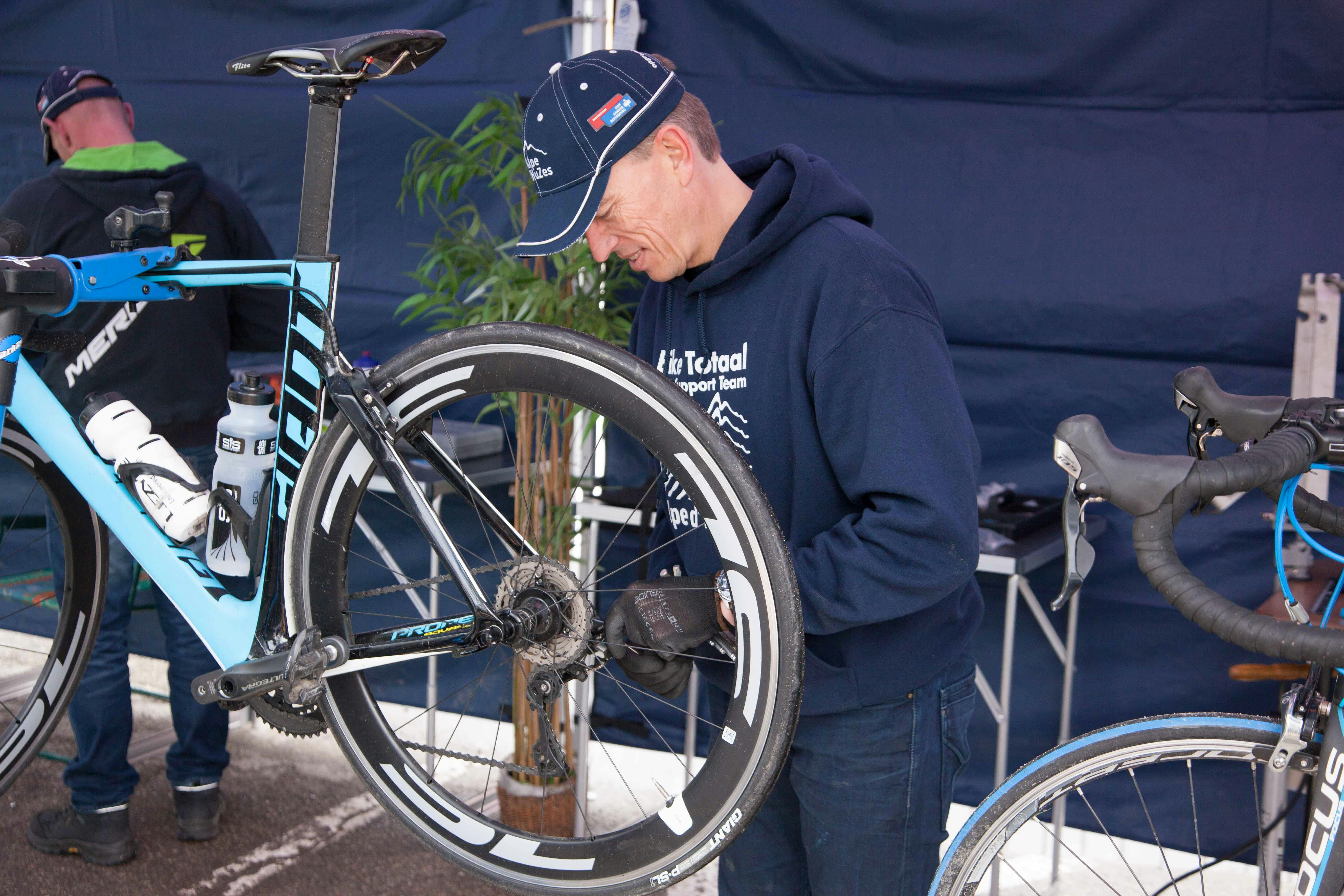 Jeroen Schrijver, Teamcaptain van het Fiets Support Team, heeft de Alpe d’HuZes dit jaar voor de zesde keer meegemaakt. “Ook dit jaar was het weer fantastisch om aan dit evenement deel te nemen en je in te zetten voor een ander. Foto Dynamo Retail Group