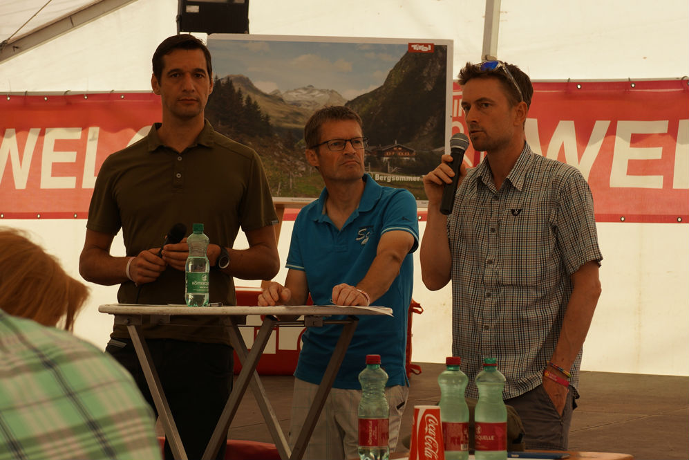 Rechts op de foto Stefan Reisinger, verantwoordelijk voor Eurobike. “Eurobike biedt een platform waardoor de handel verschoond blijft van dure en tijdrovende reizen naar verschillende kleinere dealerevents van individuele merken en leveranciers.” Foto Bike Europe