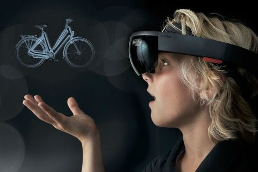 De Batavus Bryte wordt gepresenteerd met behulp van de HoloLens, de revolutionaire mixedreality-bril van Microsoft.