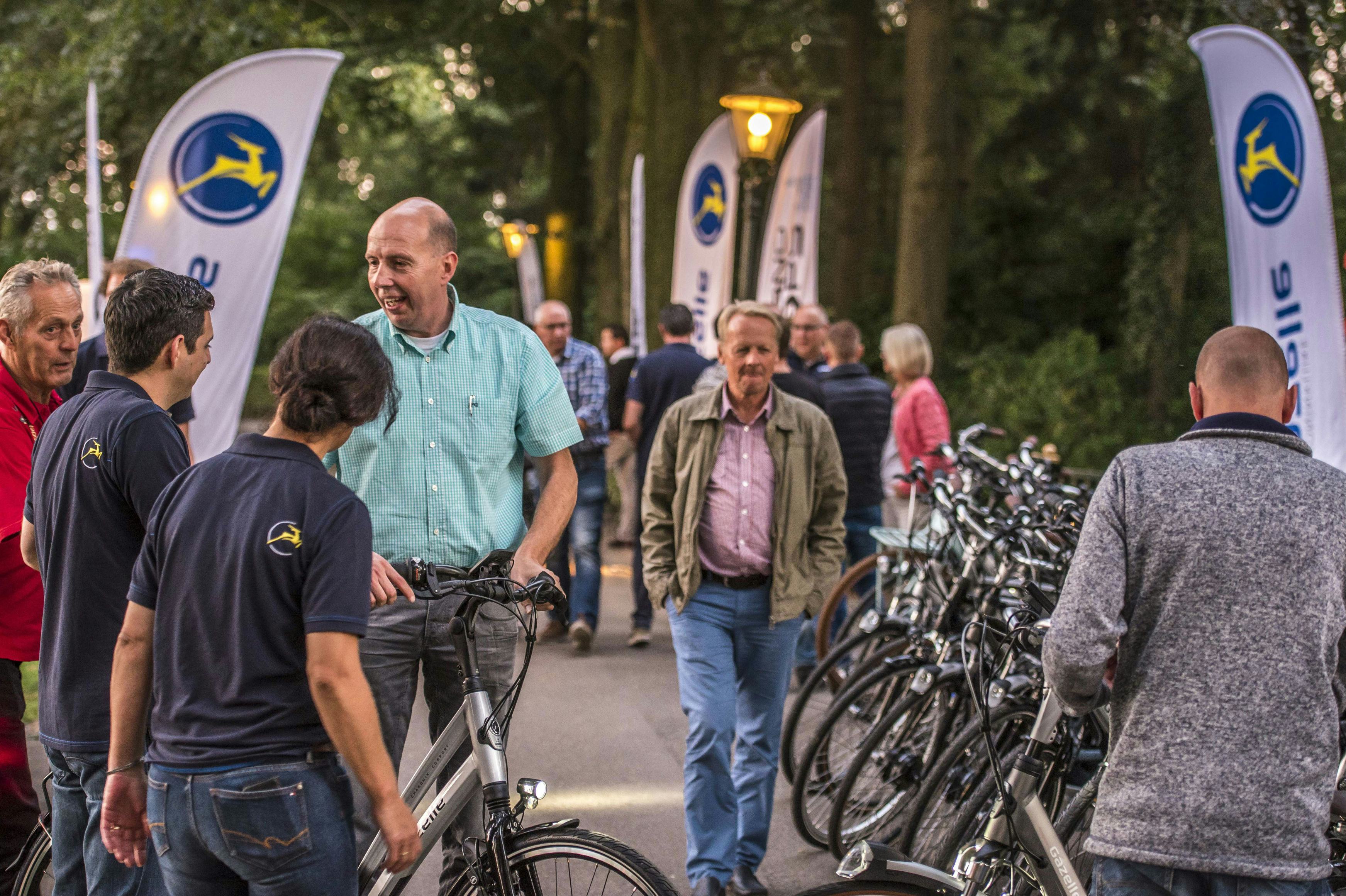 Na afloop van de presentatie konden de dealers testrijden op de nieuwe modellen en rondkijken in de Fata Morgana, waar Gazelle een Experience Center had ingericht en de nieuwe modellen bewonderd konden worden. Foto Gazelle