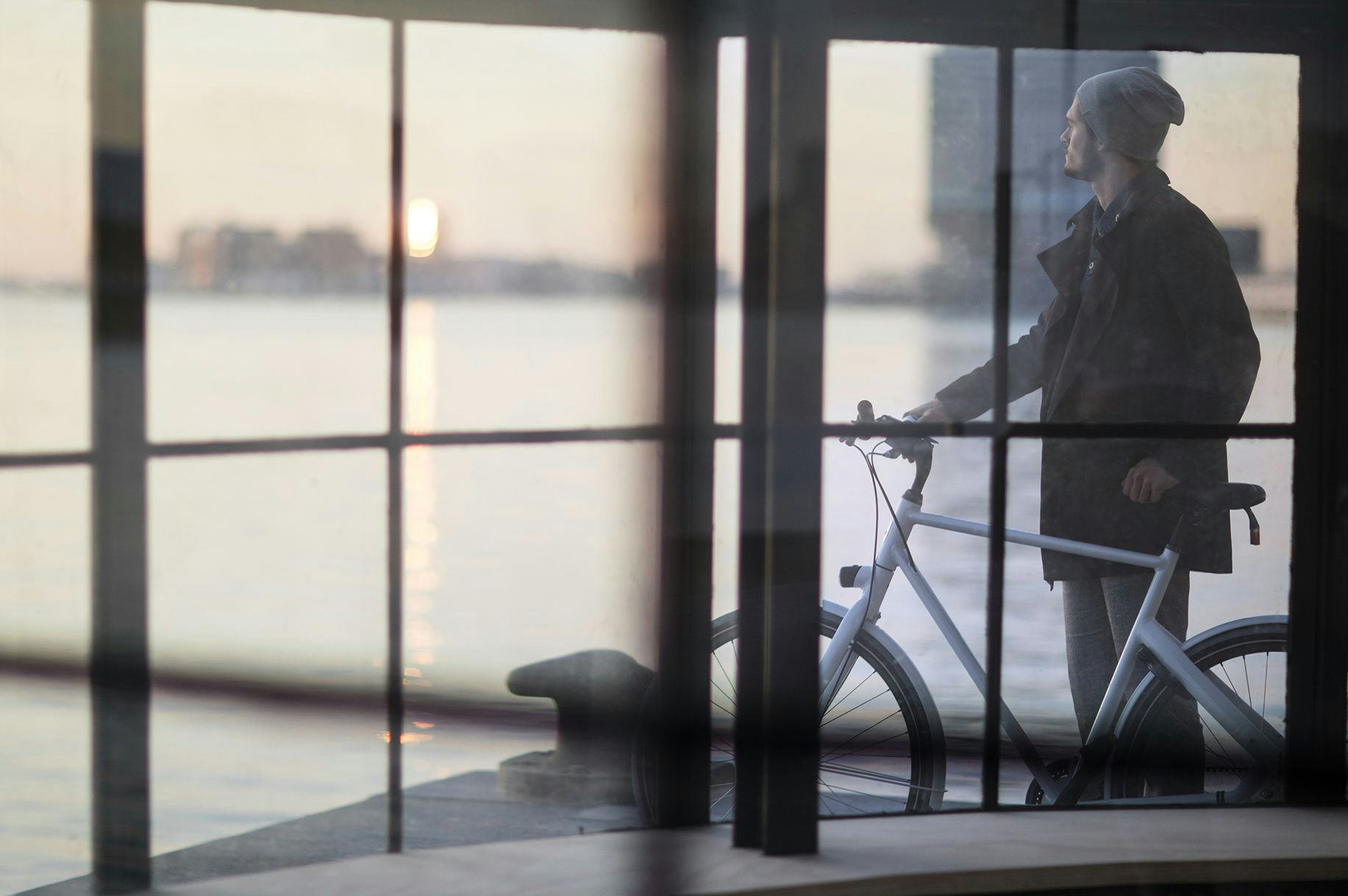 In de uitgesproken en vernieuwende Metropole-collectie heeft de Blau dan ook een Cortina Bike Connection USB stuurpen met powerbank gekregen. Foto Kruitbosch