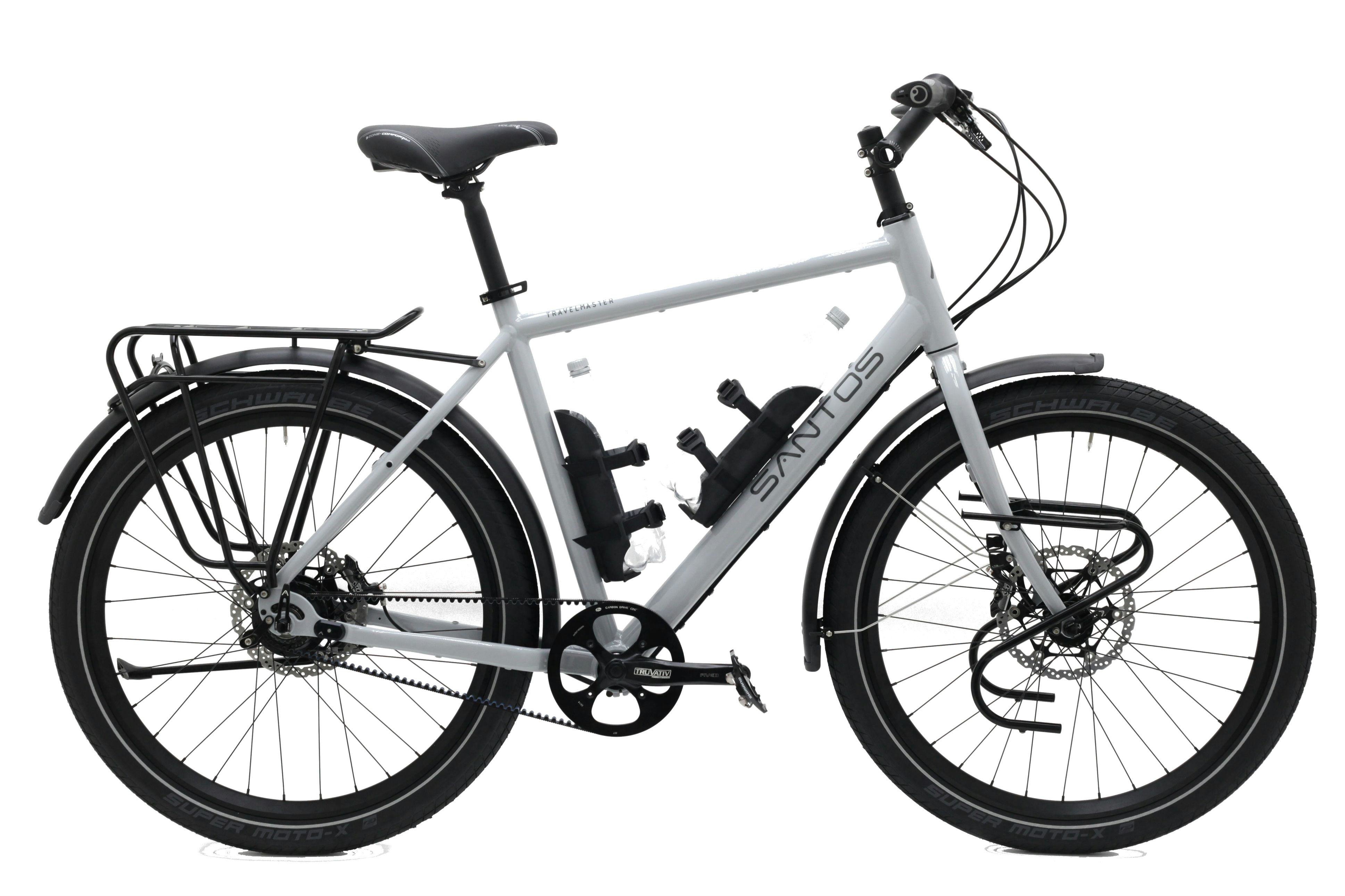 Op de Travelmaster 3+ passen dus twee wielmaten, met velg- of schijfremmen, riem of ketting. Foto Santos