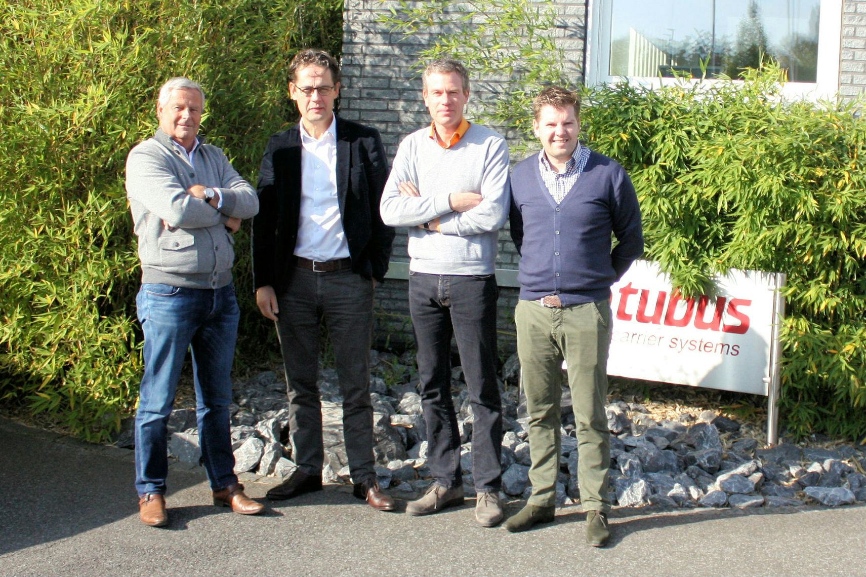 Frans Burgers (links) van Burgers Lederwarenfabriek is trots op de samenwerking met Racktime van Tubus. Foto Burgers