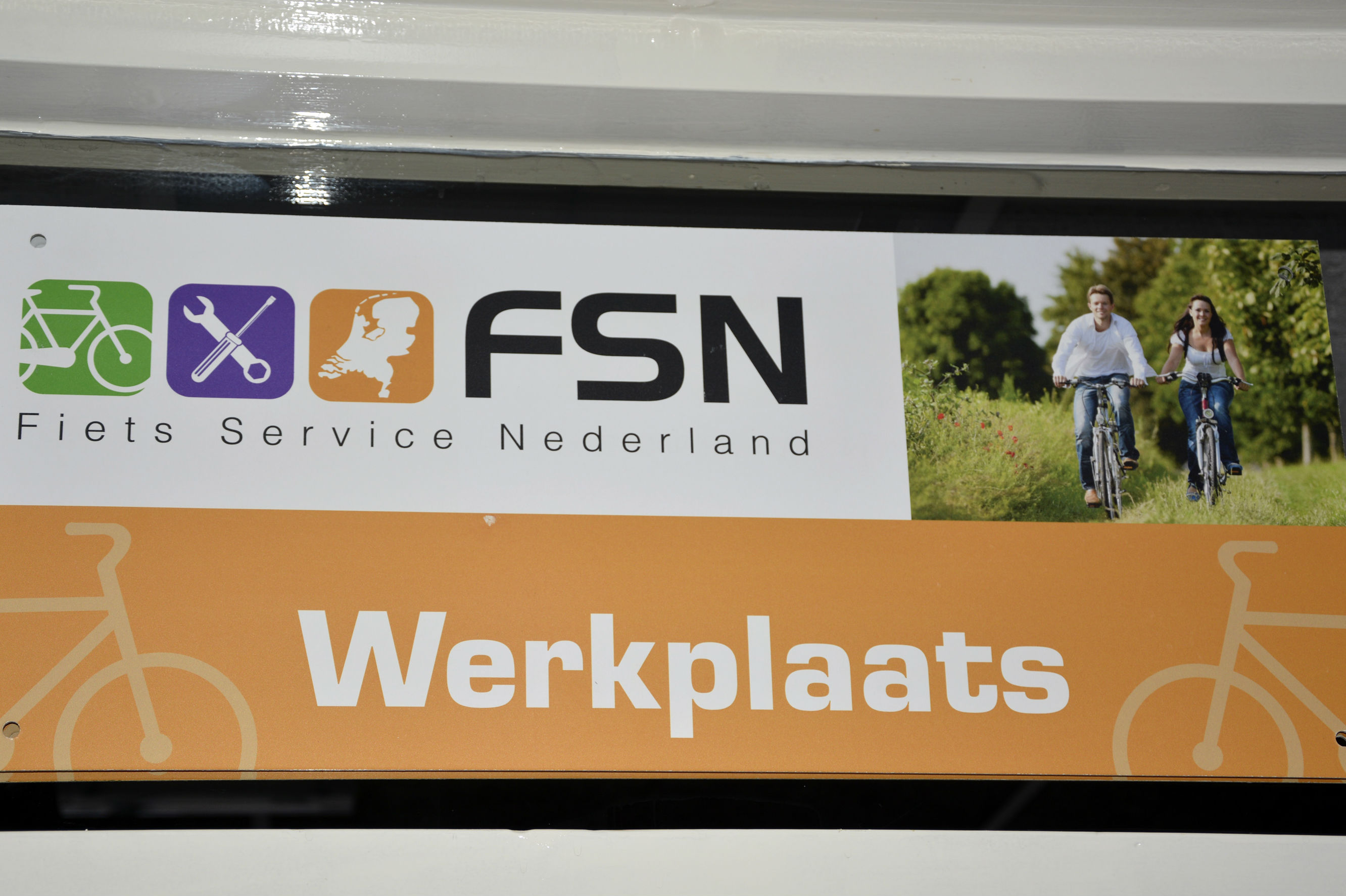 Leden van Fiets Service Nederland verzorgen de service- en garantiereparaties voor de merken van diverse marktpartijen, waaronder Hollandia, Pelikaan, Prophete en Mobion. De meeste FSN punten zijn zelfstandige rijwielzaken. Foto BIG Bicycles