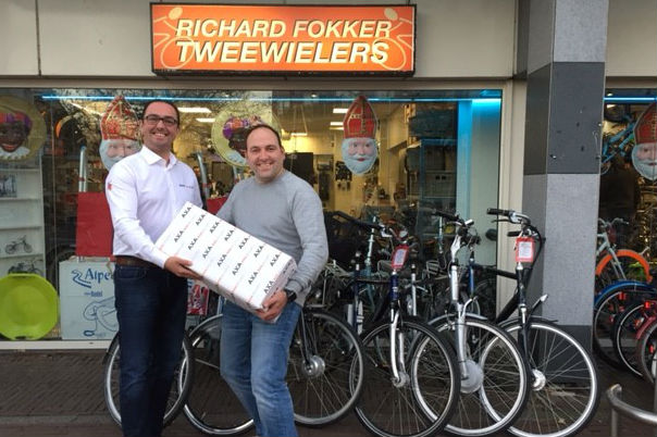 Richard Fokker van Richard Fokker Tweewielers in Almere Haven wint. Foto AXA

