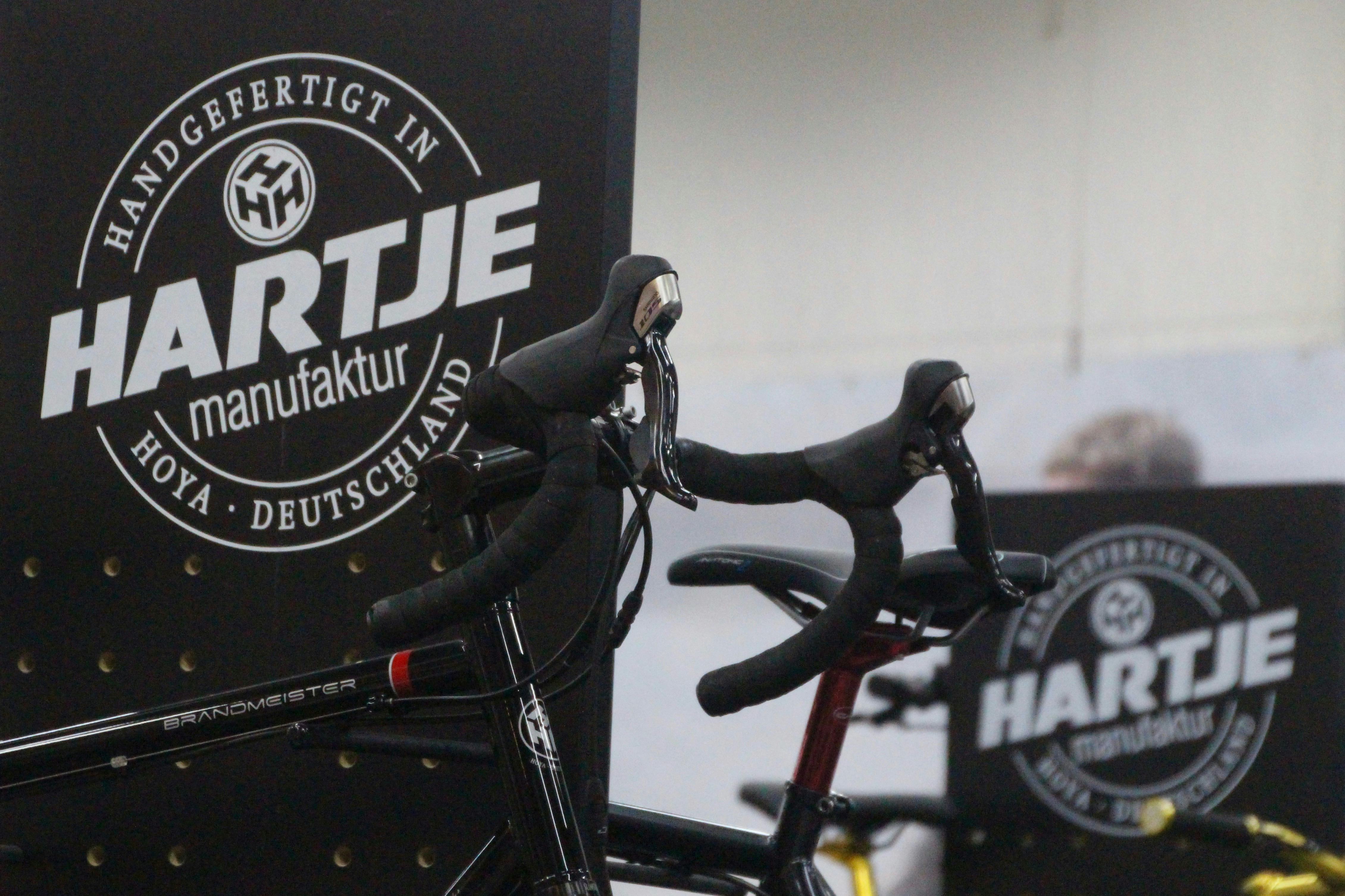 Op de huisshow werden de complete collecties van de eigen merken Victoria, Conway, i:SY, Excelsior en Hartje Manufaktur getoond, evenals de vouwfietsen van Tern, die Hartje exclusief verkoopt en distribueert. Foto NieuwsFiets