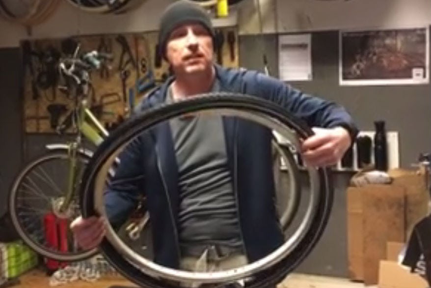 Fietsvakman Paul Harder in Alkmaar.