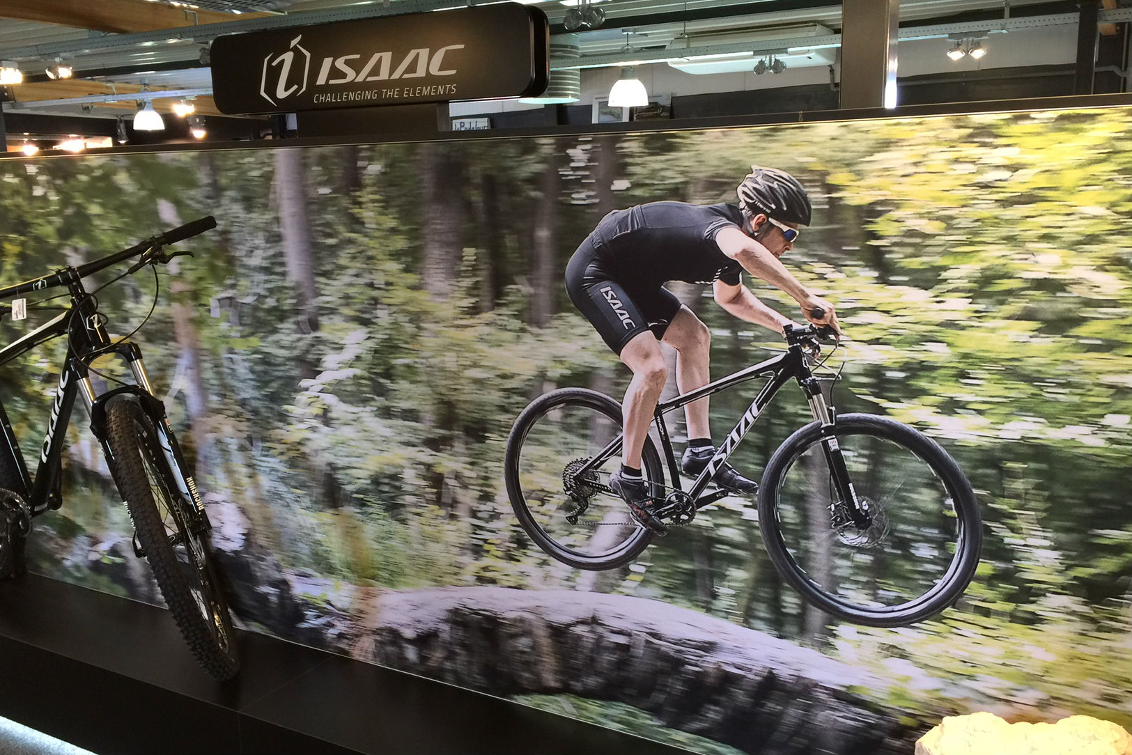 De sfeervolle inrichting van de Isaac Challenge Store. Foto Tehava International