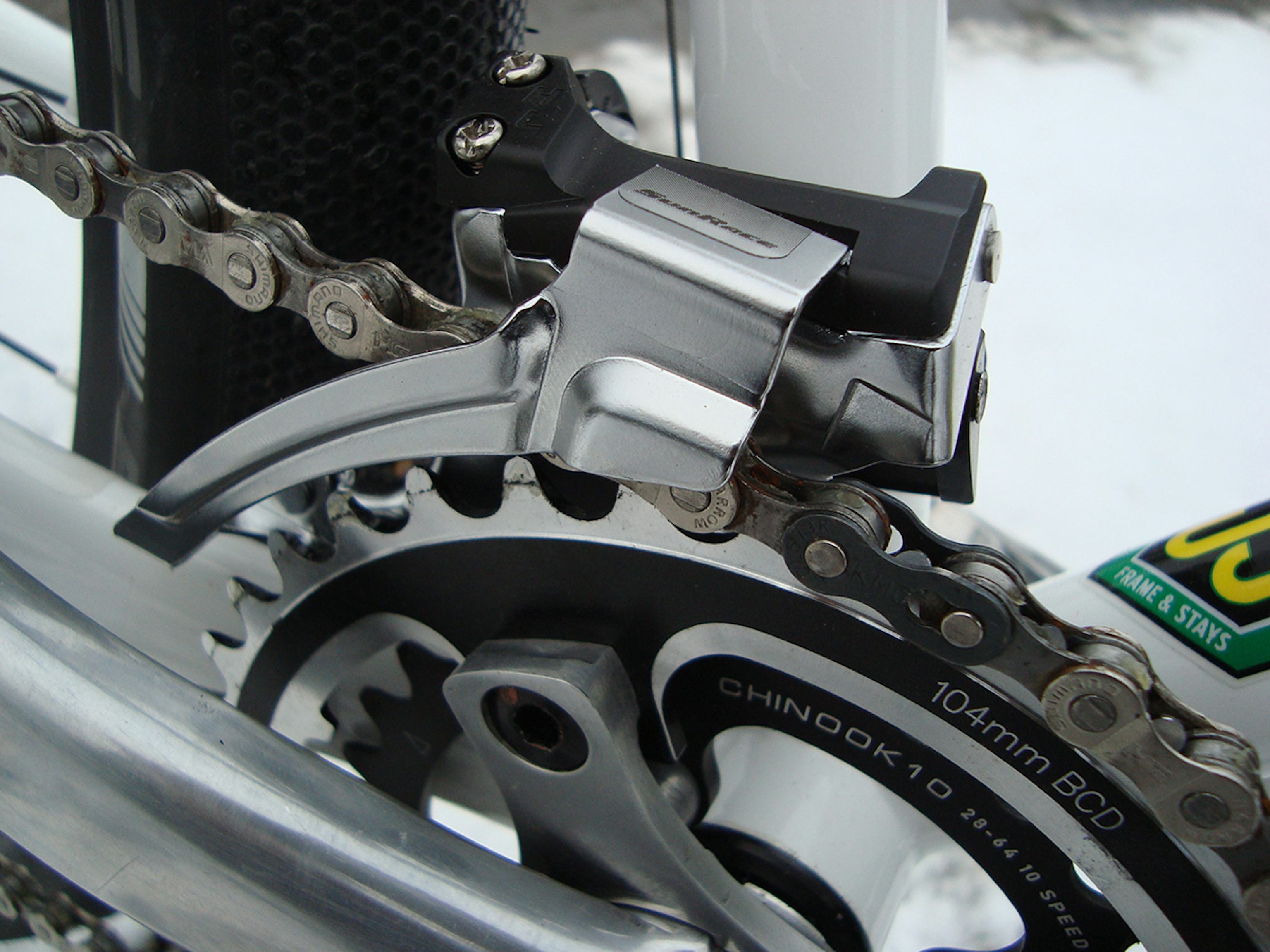 Dit nieuwe model voorderailleur van SunRace is handig om op voorraad te houden, want deze past prima op veel MTB’s die nu op de markt zijn. Foto David Thorig