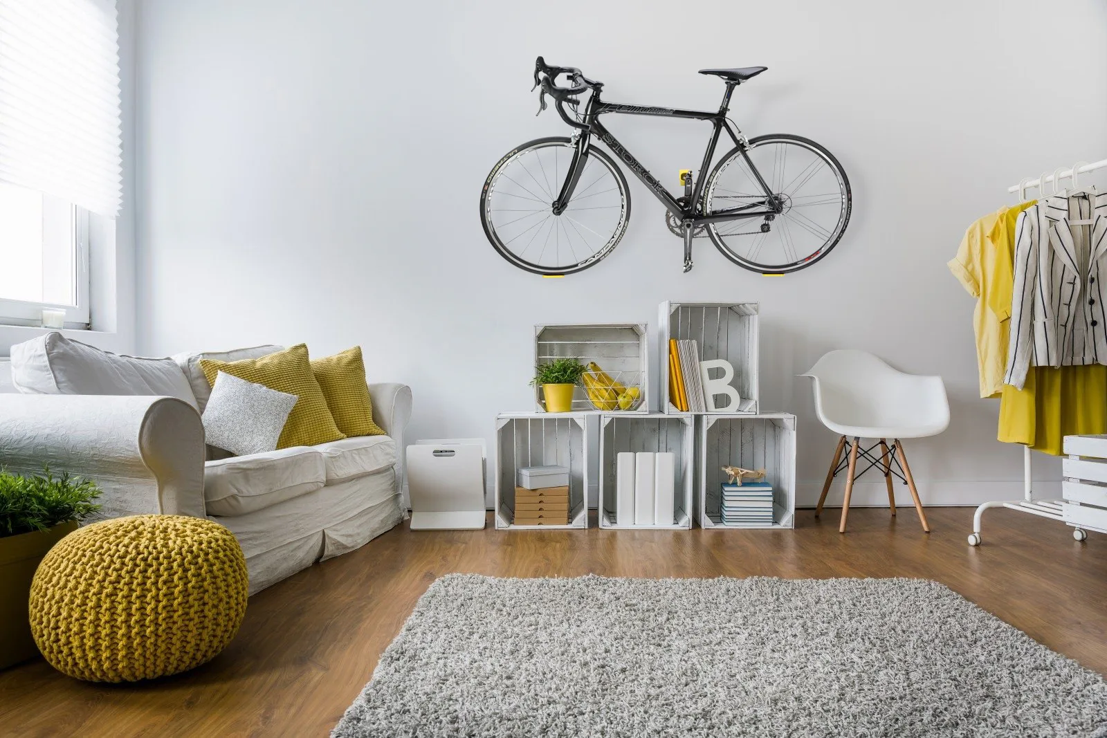 Met het Cycloc opbergsysteem voor fietsen komt elke fiets als een waar kunstvoorwerp aan de wand te hangen. Foto Cycloc