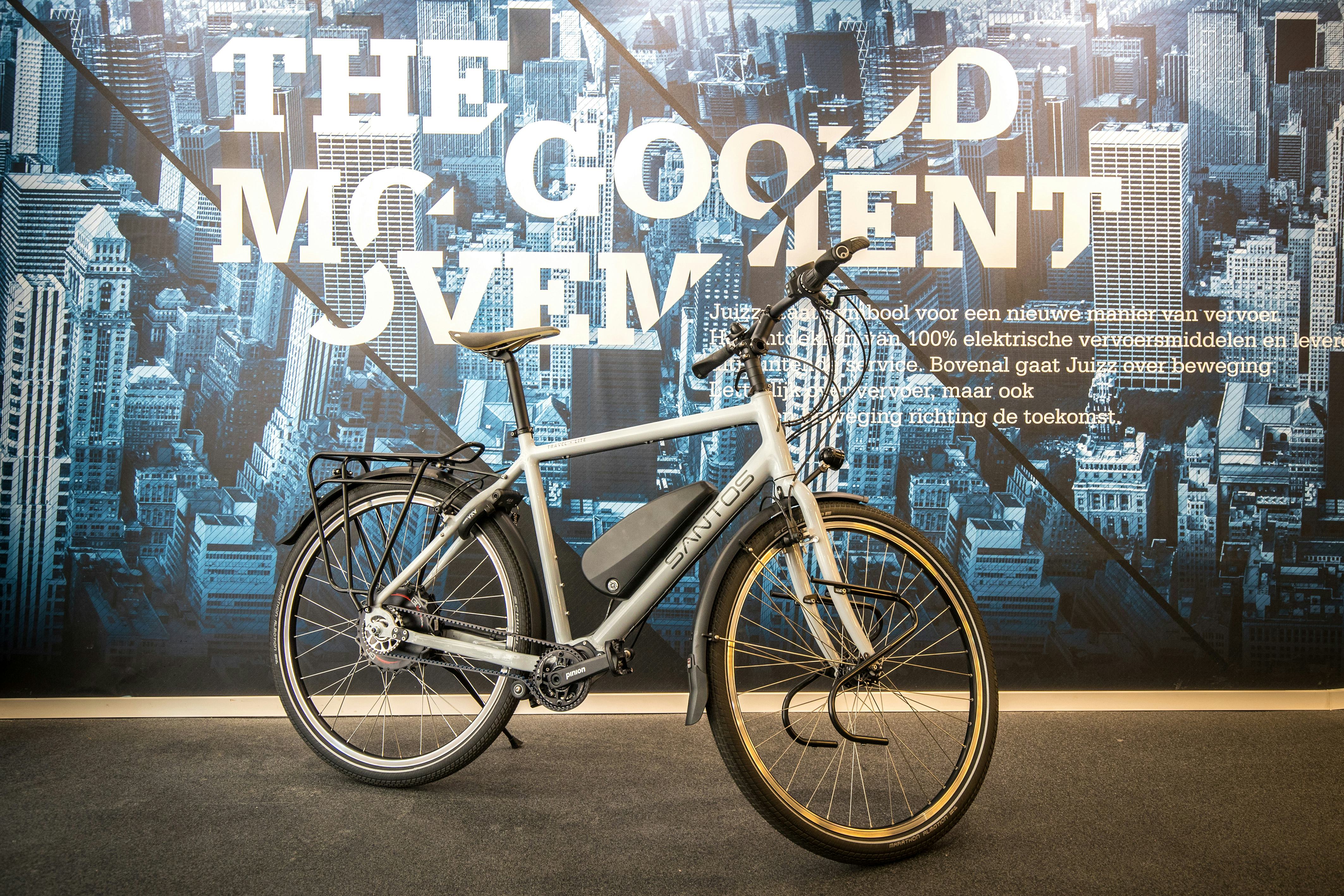 Elke fiets in de showroom is een demomodel. JUIZZ houdt een grote voorraad in het centrale magazijn, van waaruit de winkels worden voorzien. FOTO: DIEDERIK VAN DER LAAN
