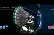 Nieuwe firmware biedt wielrenners gesynchroniseerde schakelopties tussen voor- en achterderailleur. Beeld Shimano