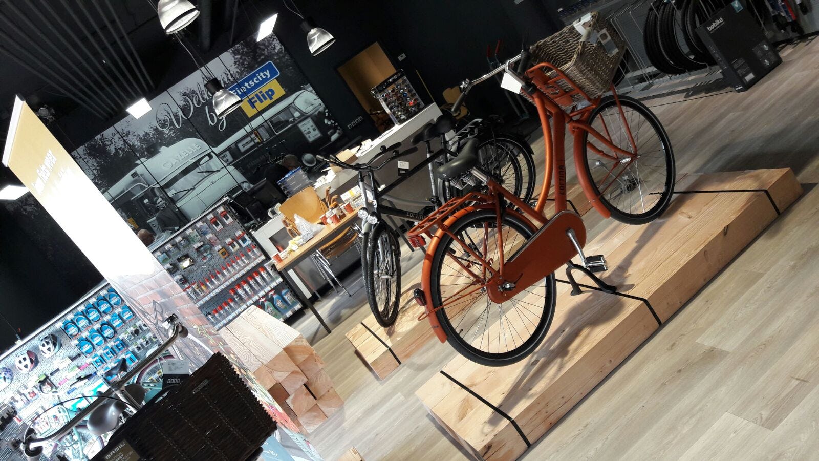 De winkel van Flip de Jong in Stadskanaal is de twaalfde winkel van Fietscity. Foto Fietscity