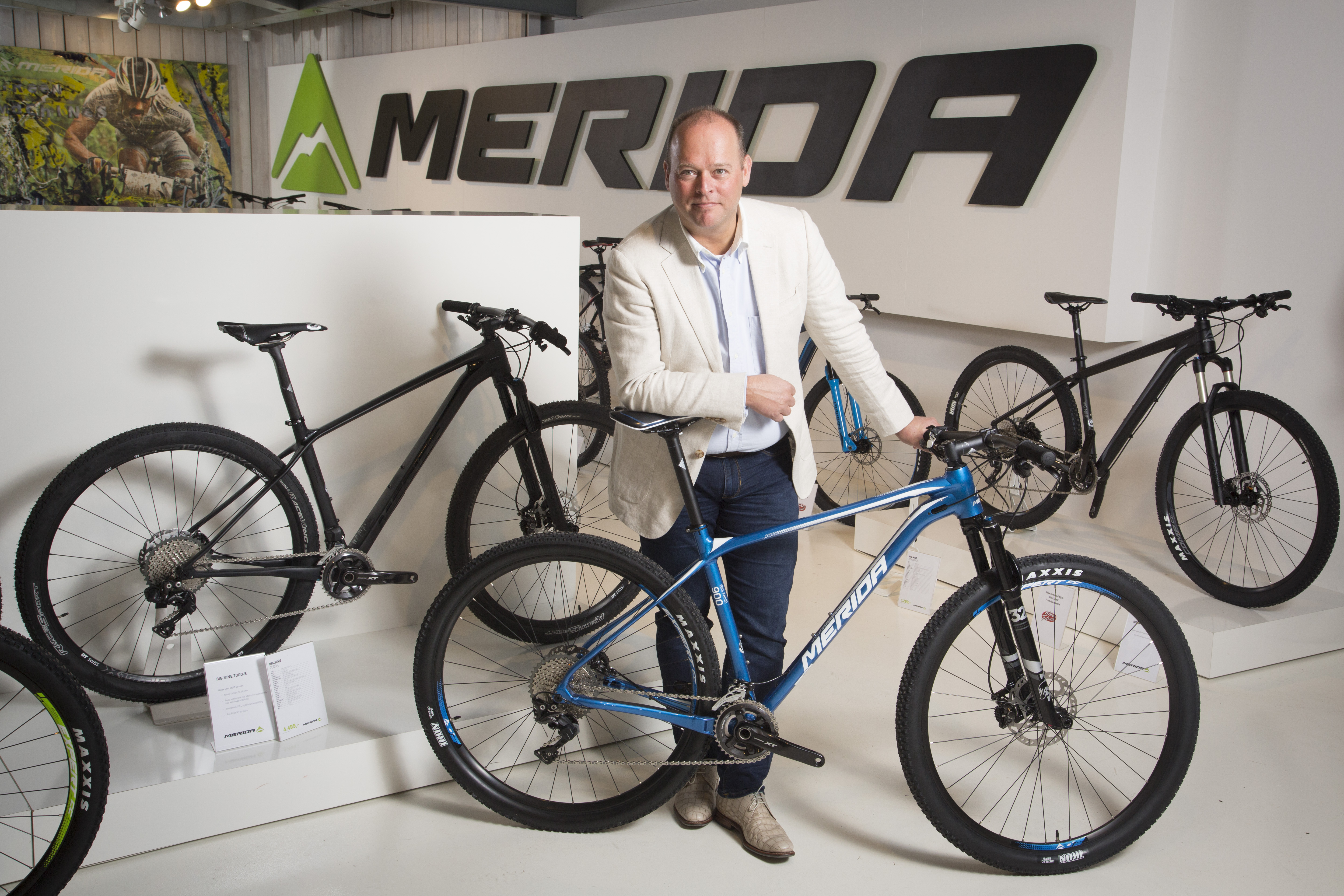 In de afgelopen 20 jaar zag Peter Koperdraad het product veranderen: “De fiets is veel technischer geworden, voor ieder type fietser is een model verkrijgbaar." Foto Koos Groenewold