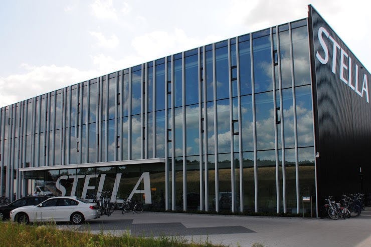 Door een grote brand kan het pand van Stella Fietsen in Nunspeet als verloren worden beschouwd.