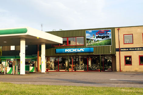 De inbrekers gingen rechtstreeks op de duurste e-bikes af. Foto Stegink Tweewielers