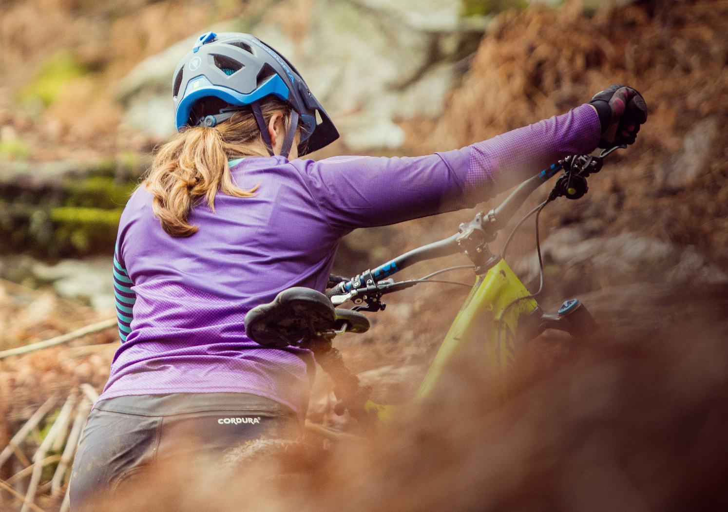 Conventionele fietshelmen die voldoen aan standaarden van 20 jaar geleden, kunnen zich niet meten met Endura's MT500. (foto: Endura)