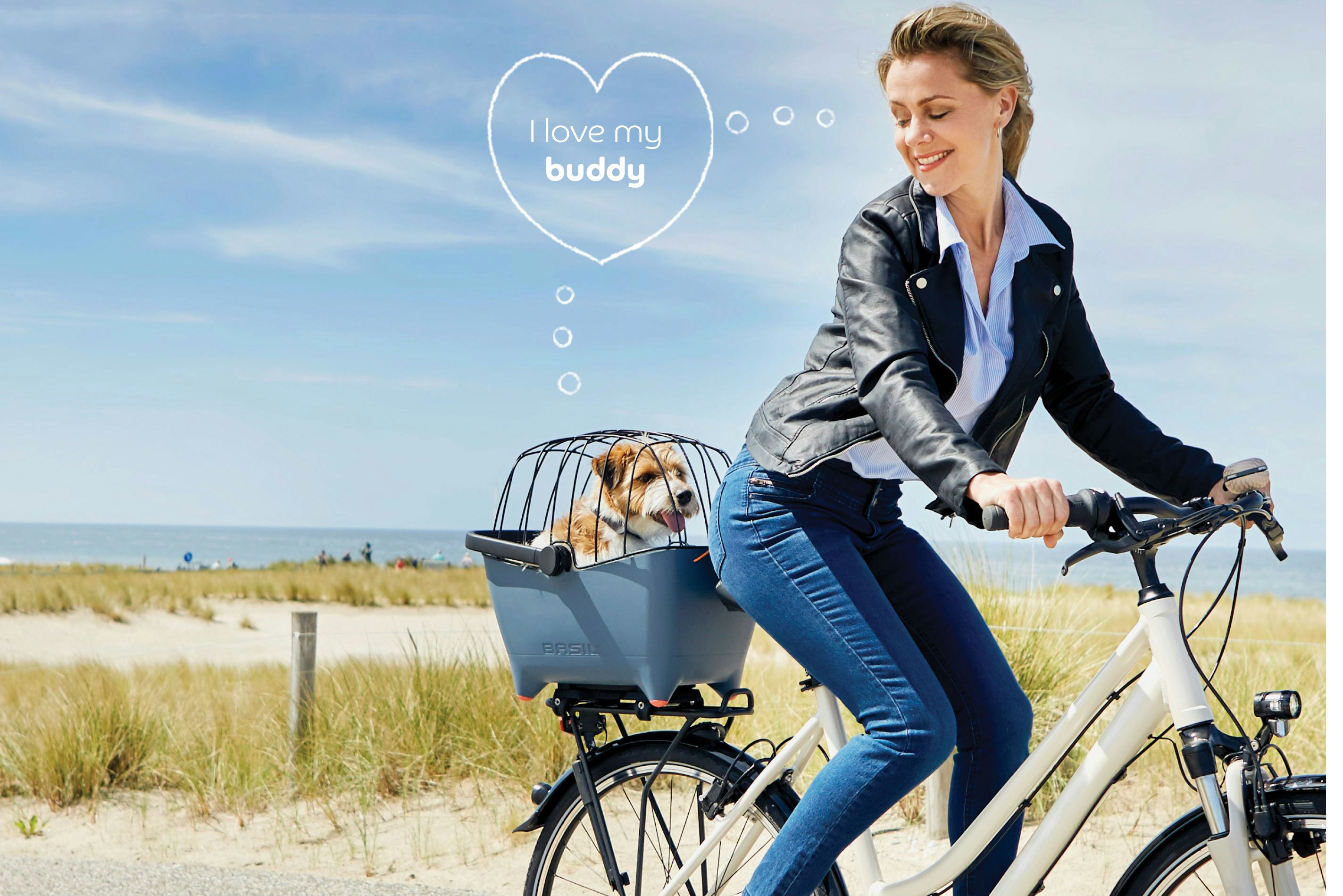 De Basil Buddy is een plastic hondenmand met of zonder koepel van metaaldraad. Foto Basil