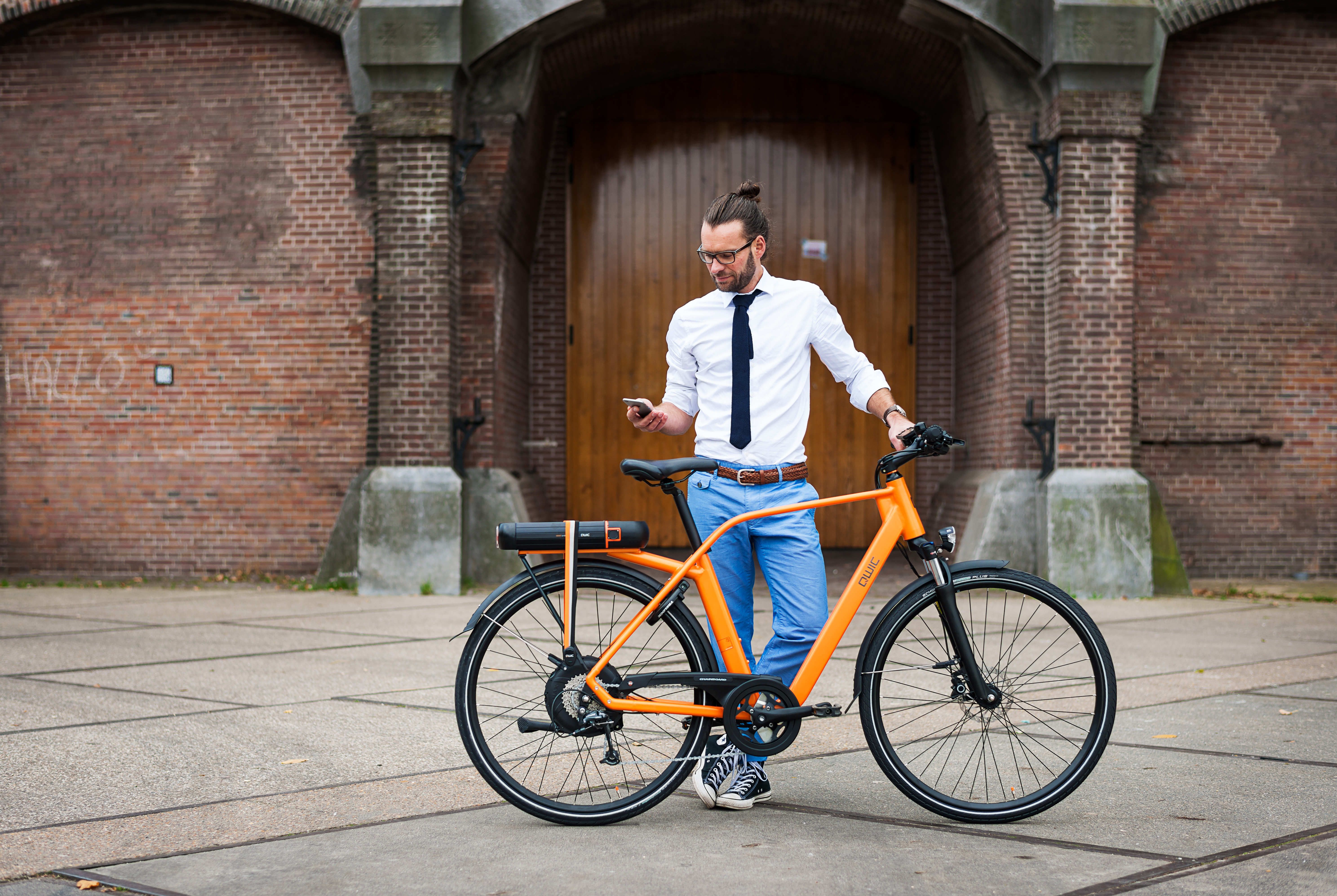 Uit het onderzoek blijkt dat  dat het extra gewicht en het lage zwaartepunt van een e-bike de kans om over het stuur heen te slaan vermindert. Foto Qwic
