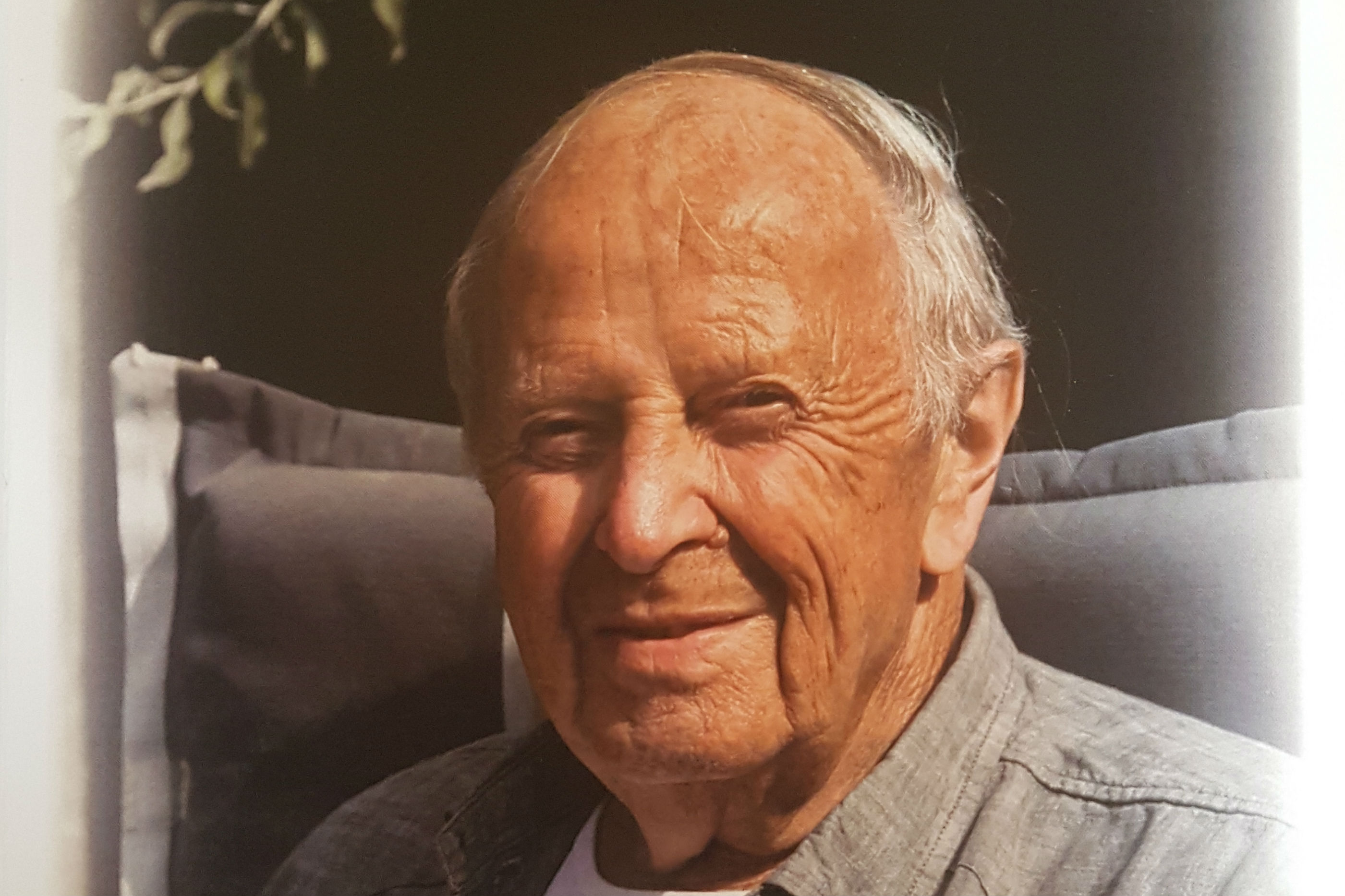 Theo Schilder, oprichter van Theo Schilder Tweewielers in Alkmaar, heeft menig Alkmaarder op de brommer of fiets gezet.