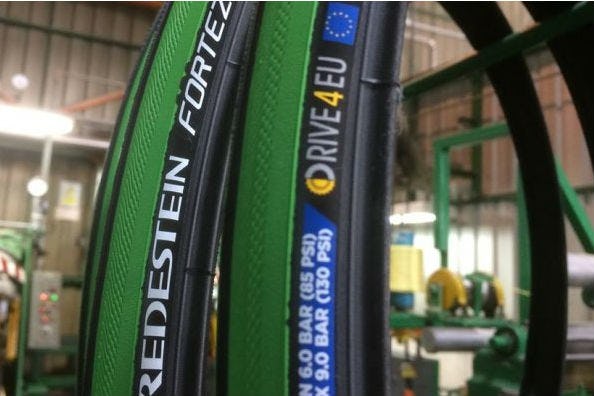 De lancering van deze band van rubber uit paardenbloem was een wereldprimeur op de beurs in Friedrichshafen. Foto Apollo Vredestein