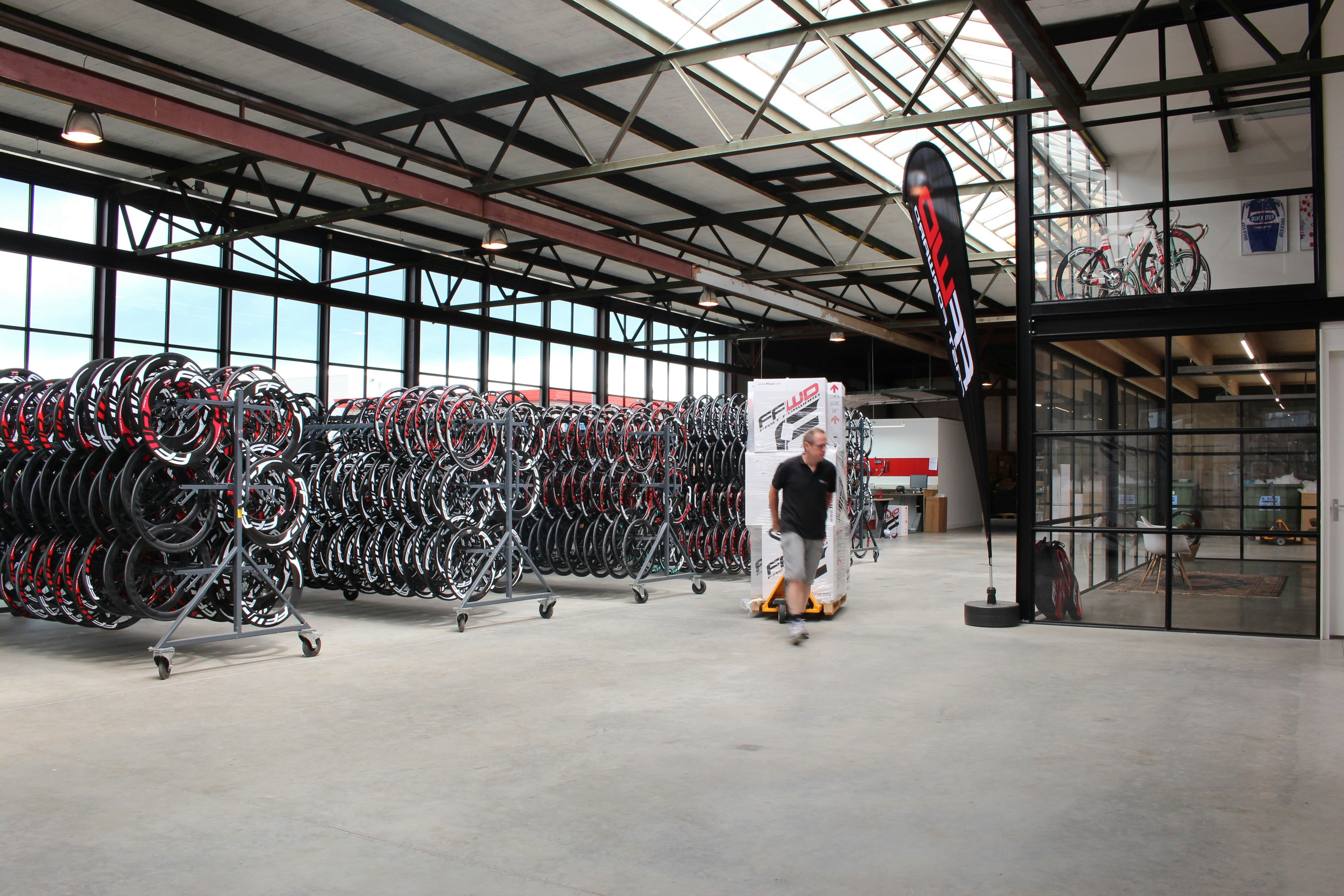 Fast Forward Wheels (FFWD Wheels) houdt maandag 4 december een Open Huis dag die tegelijkertijd ook de eerste magazijnverkoopdag voor dealers. is. Foto FFWD Wheels
