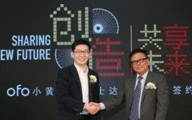 Ofo oprichter Dai Wei (links) en de hoogste baas van Fushida Group Xin Jiansheng. – Photo CBA