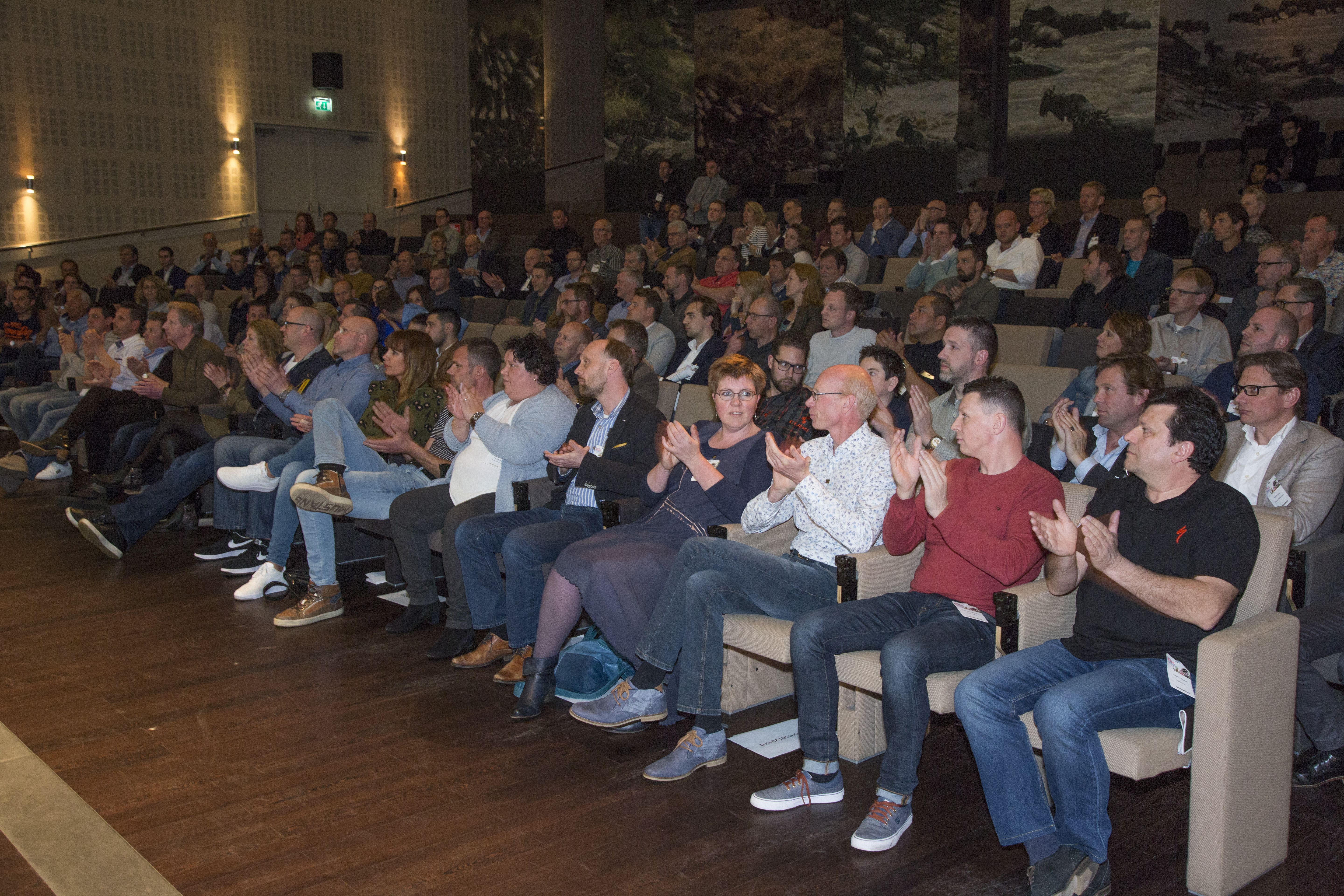 De Provinciewinnaars van de Tweewielerwinkel 2017 vorig jaar op de eerste rij tijdens de prijsuitreiking. Foto Tweewieler
