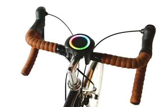 De SmartHalo toont de snelste weg naar een bestemming, zorgt voor verlichting als het donker is, helpt om veilig aan te komen en beschermt de fiets met een geïntegreerd alarmsysteem tegen diefstal. Foto SmartHalo Technologies Inc.