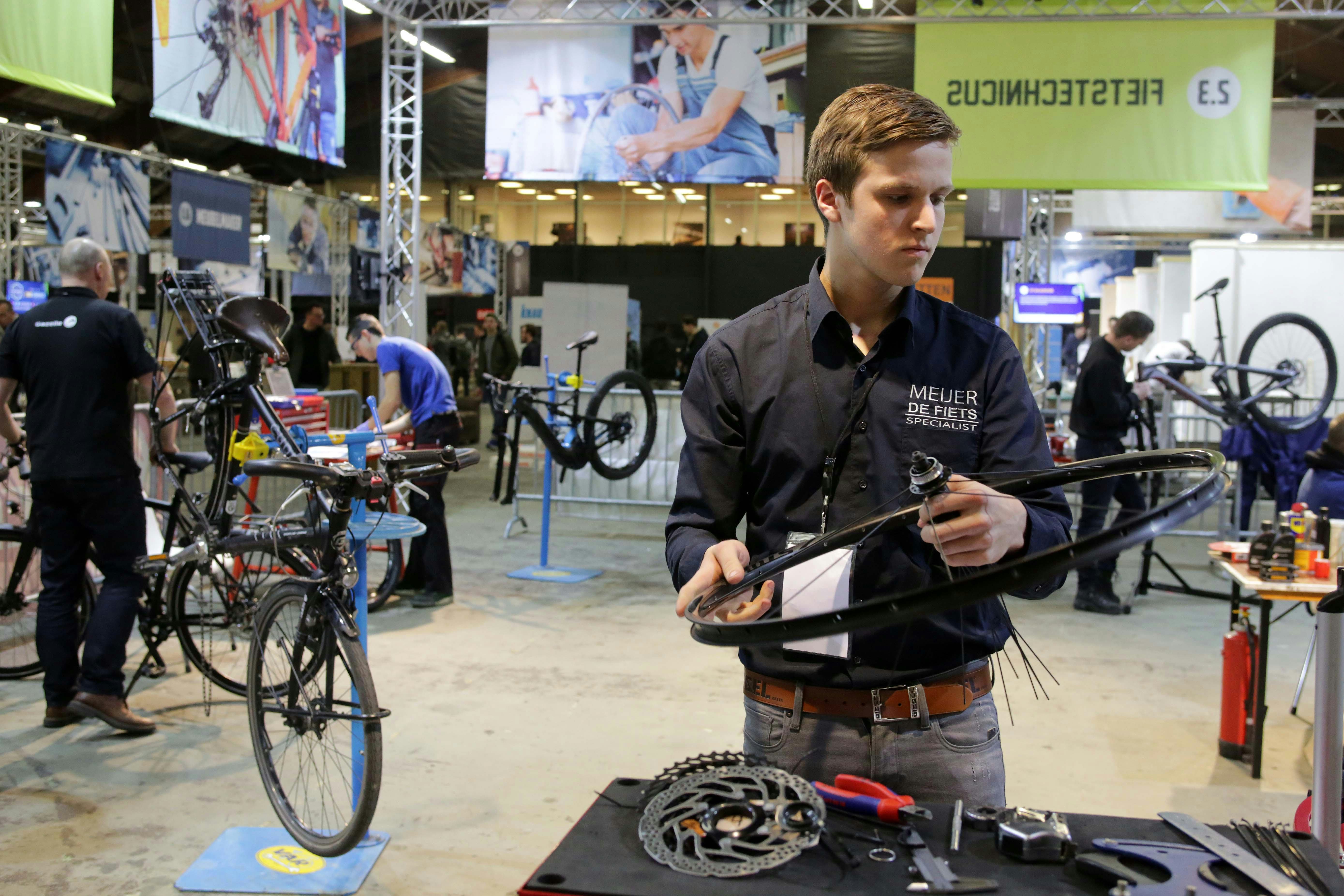 Joey Venema uitgeroepen tot Beste Fietstechnicus van Nederland bij de Skills Heroes wedstrijd 2018. Foto's Theo Dekkers
