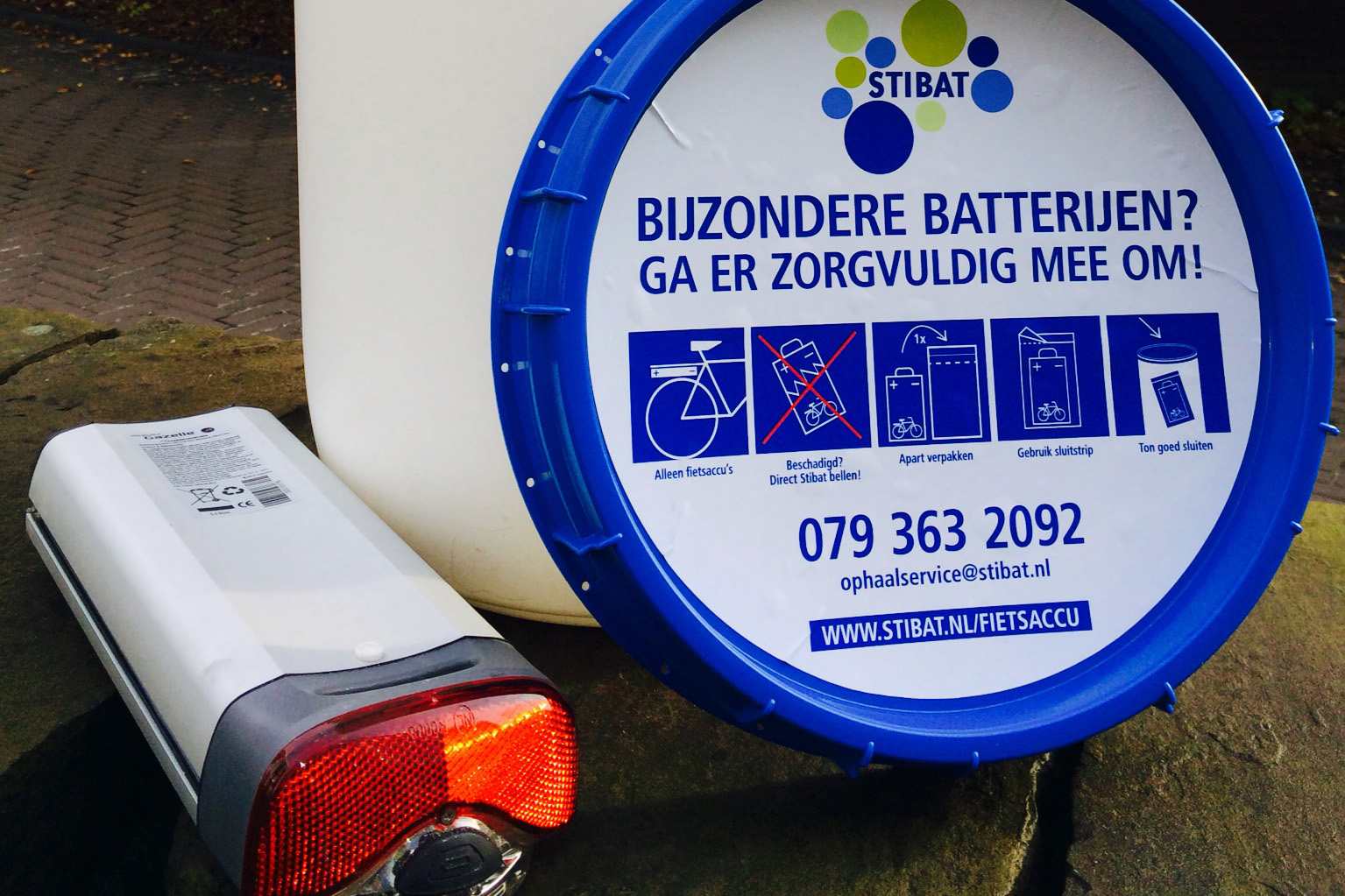 In totaal zijn in Nederland ongeveer 1.250 inzameltonnen geplaatst sinds 2014. De tonnen hebben een ADR-keur van 5 jaar, en zijn dus zo langzamerhand aan vervanging toe. 