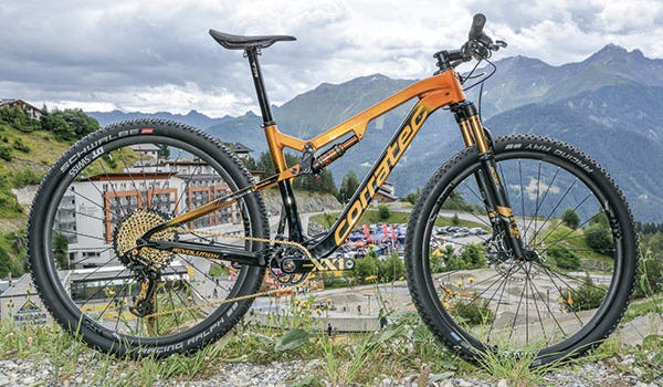 Van Corratec is onder meer een compleet nieuwe carbon full fuspension MTB, de iLink, te zien. - Foto: Corratec