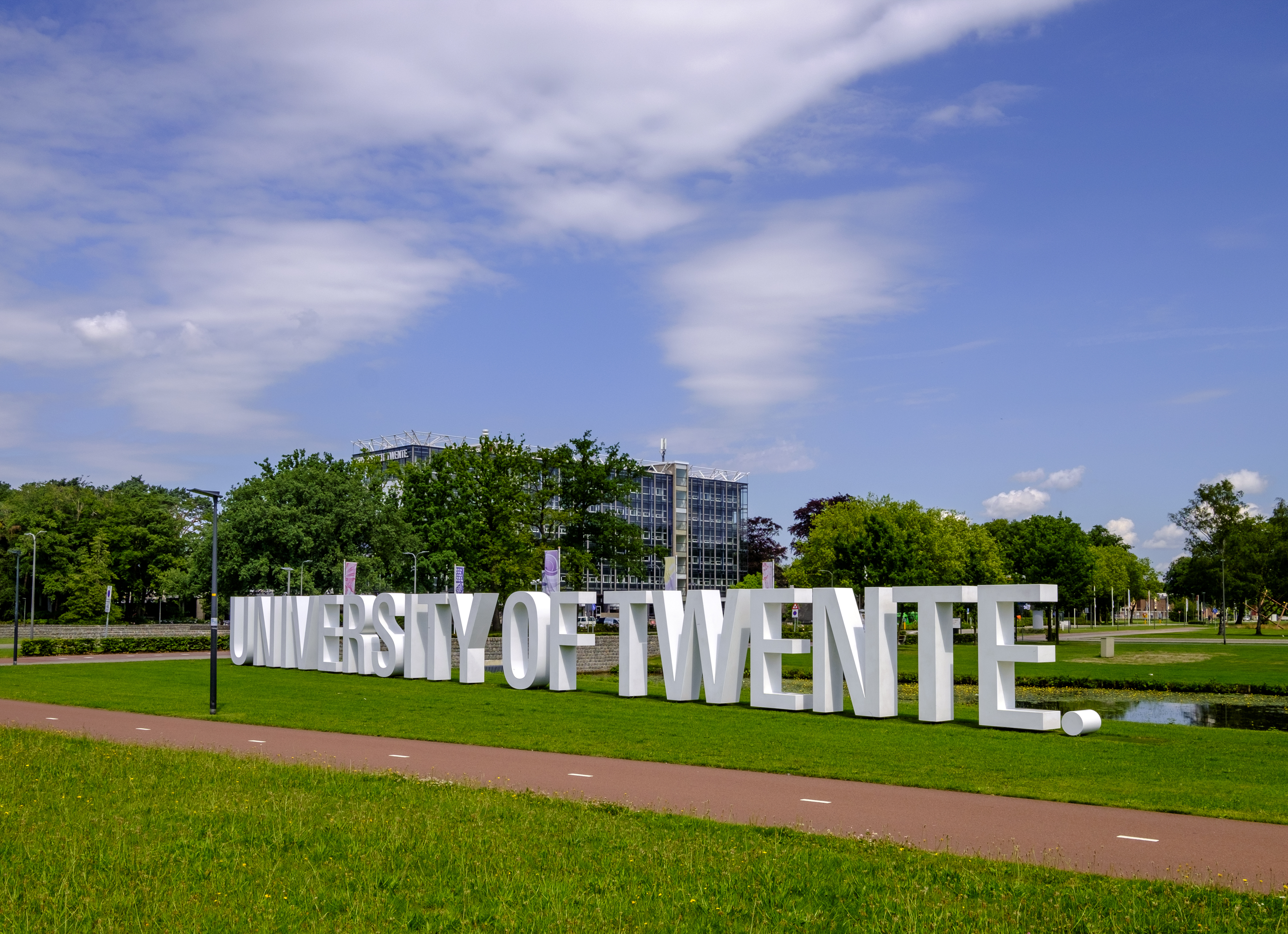 ‘Smart E-bike mobility Twente’ (SET) is een proeftuin voor een ‘slim’ e-bike wegennet rondom de Campus van de Universiteit Twente, omliggende bedrijvenparken en de luchthaven Twente. Foto Shutterstock