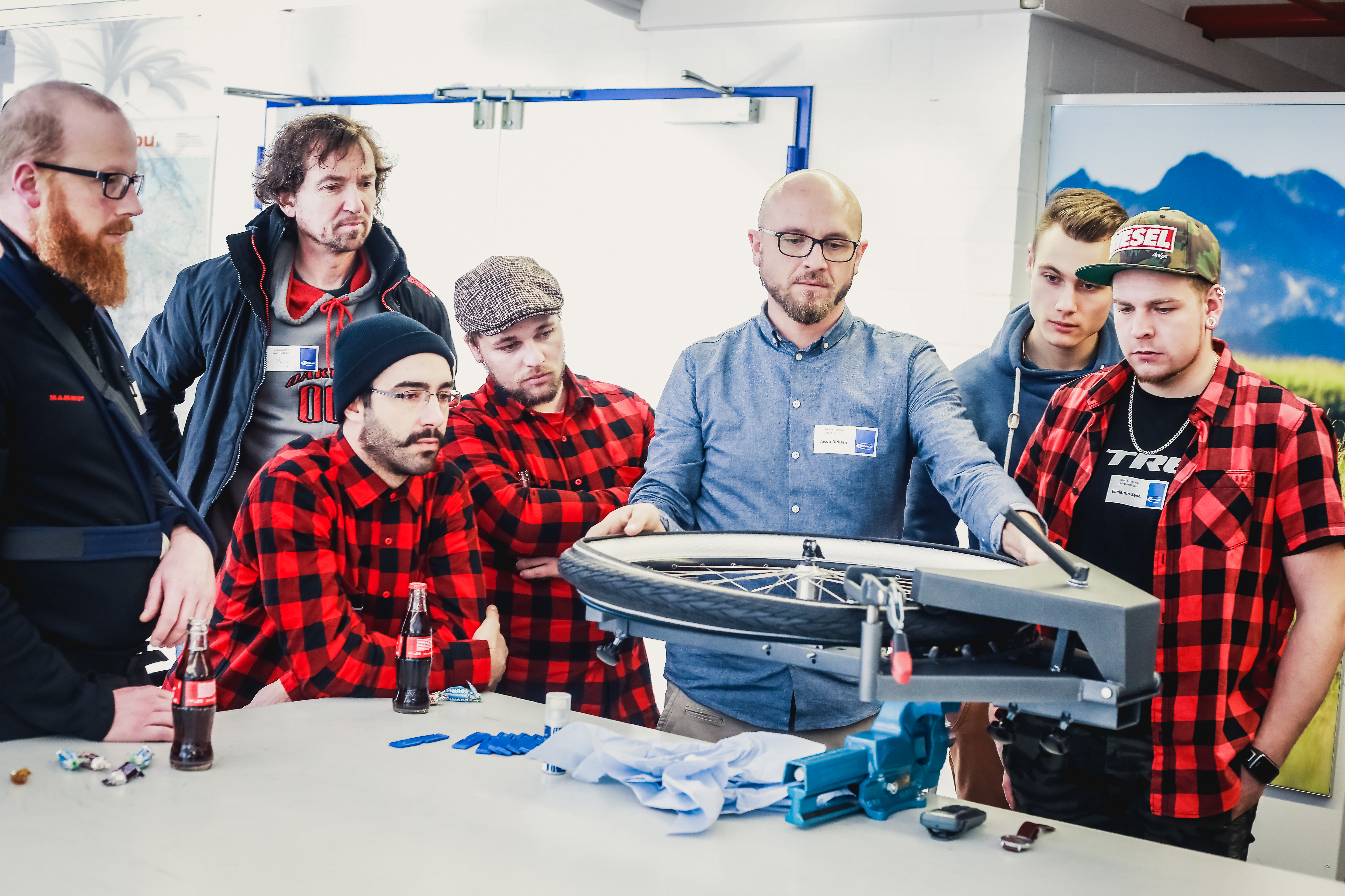 De vakhandel kan speciale apparatuur aanschaffen en zich door middel van een training certificeren om het Schwalbe Airless systeem te servicen. Foto Schwalbe 