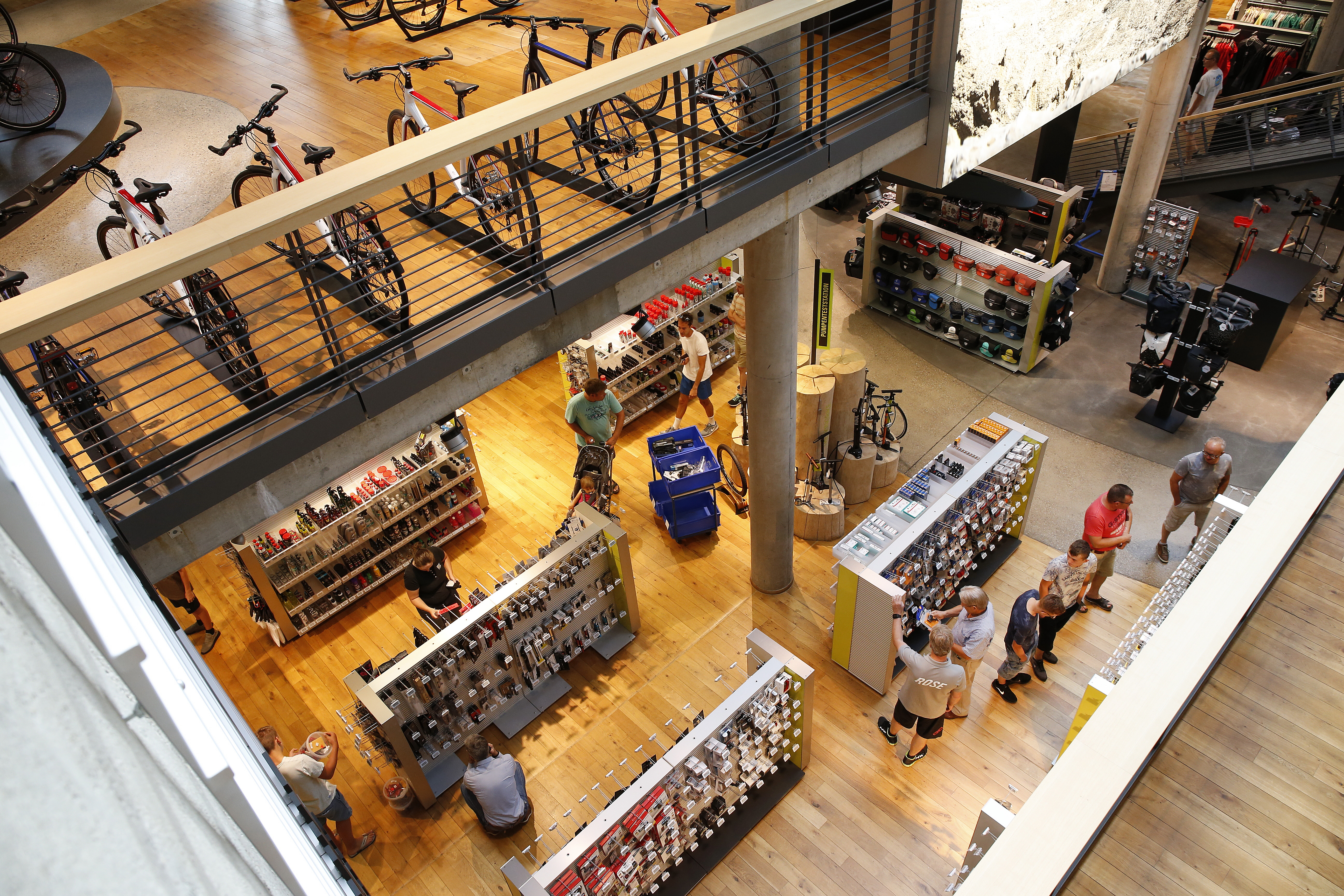 Rose Bikes nam het initiatief  voor ‘Dealers Helpen Dealers’.