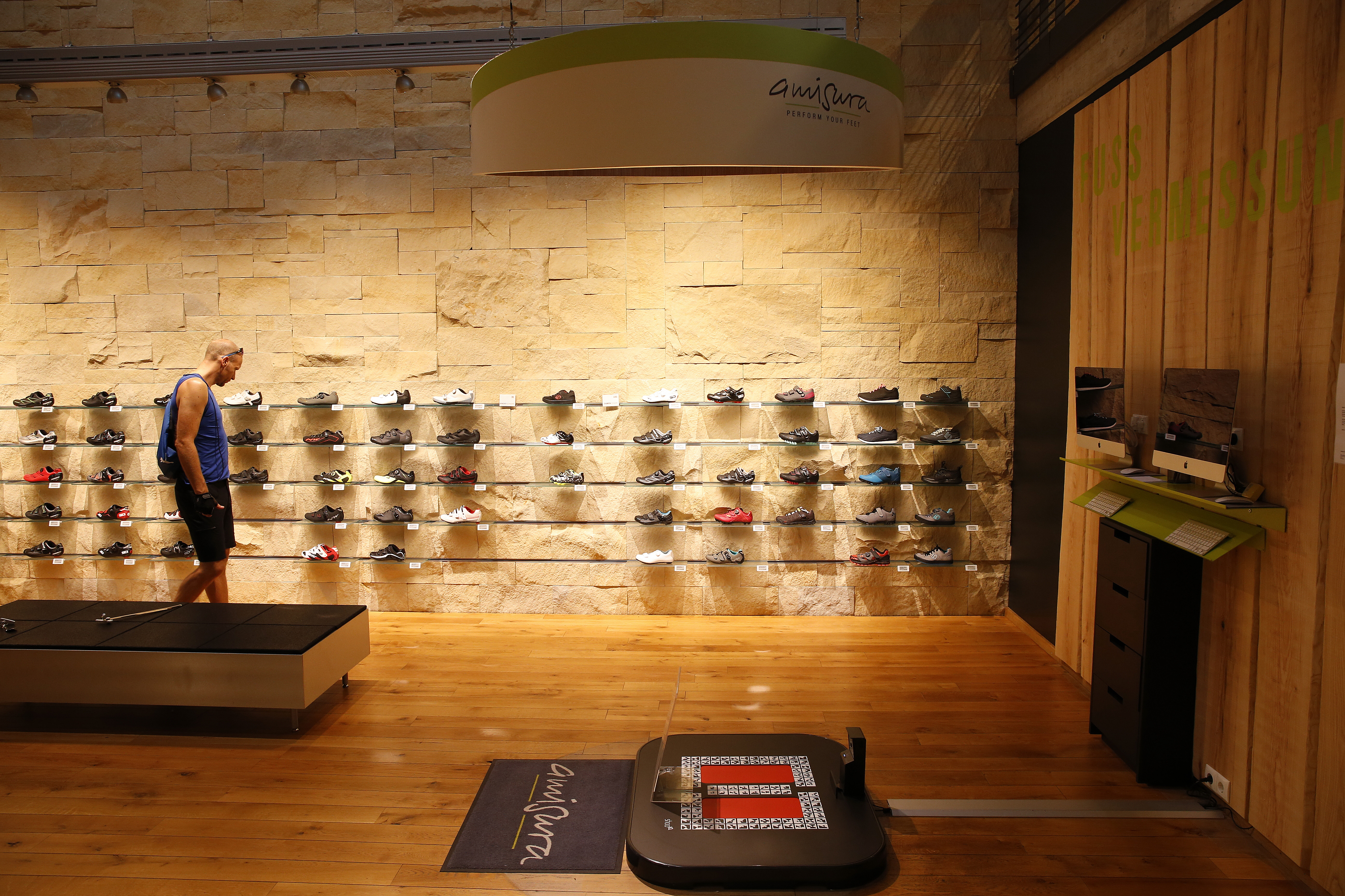 Toe aan nieuwe fietsschoenen? Rose heeft alle fietsschoenen in haar assortiment in 3D gescand. Wanneer je vervolgens je voet in 3D laat scannen heb je altijd zekerheid van de juiste maat. Rose werkt nu aan een applicatie op de site waarmee je met die 3D scan – die je netjes op de mail krijgt – thuis ook de perfecte schoen kunt kiezen.  