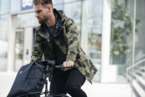 Het Urban Outdoor Pocket 2,5-Layer Jack van AGU is een stoere, eigentijdse jas.