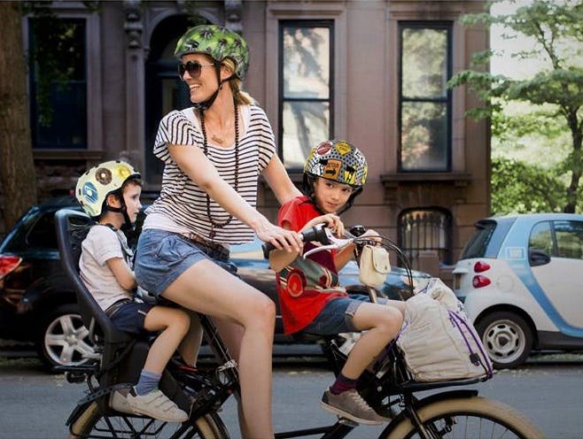 Via een online configurator kan de klant zelf zijn of haar Safeways helm ontwerpen.