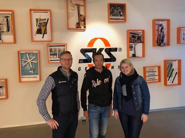 Bart Brentjens bij SKS Germany in Duitsland (links Exportmanager Frederik Reichert, rechts Marketingmanager Sarah Schlinkmann).